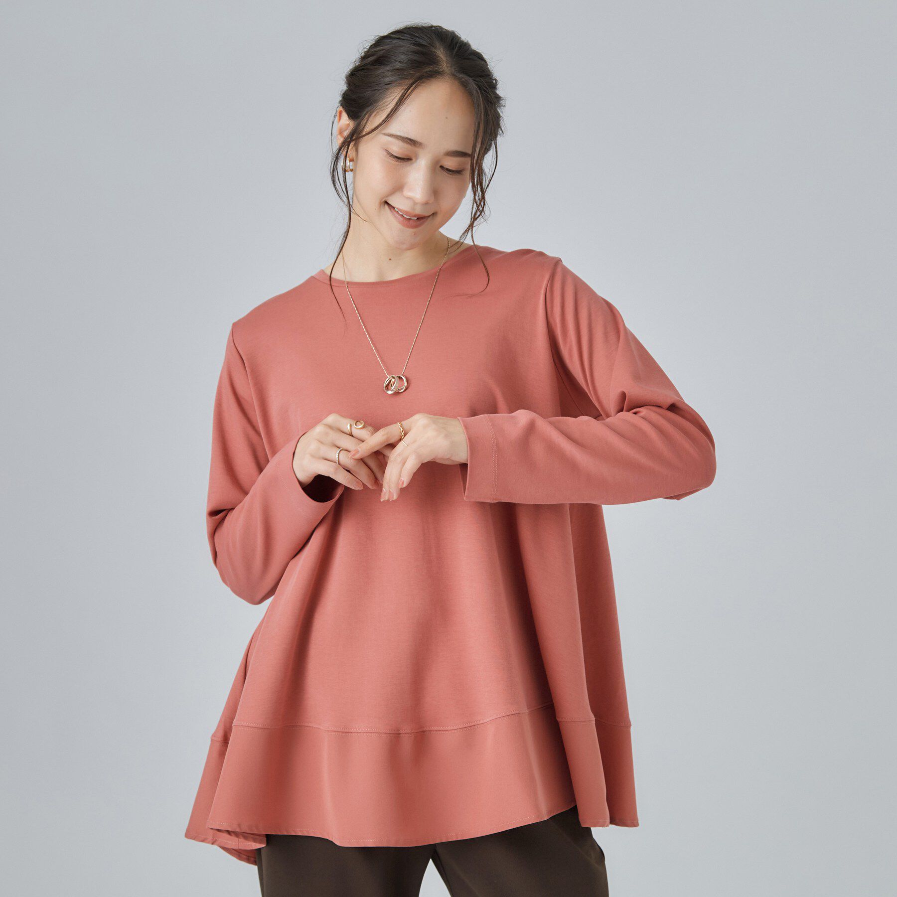 SHOO･LA･RUE「【S-LL/体型カバー】すっぽり隠れる 裾切り替えAライン長袖ゆるトップス」|Tシャツ・カットソー|