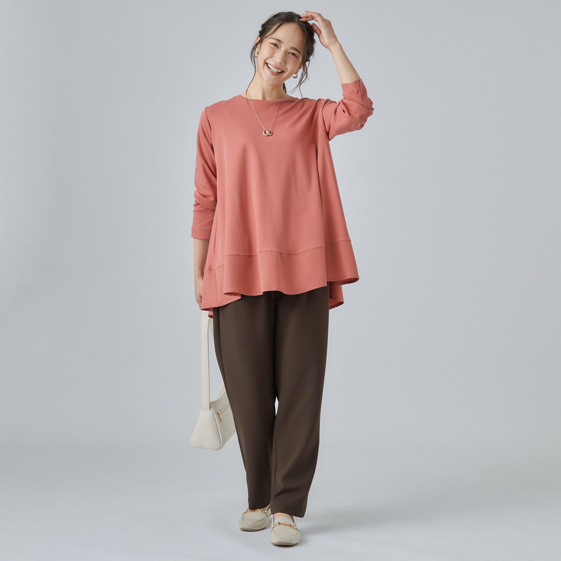SHOO･LA･RUE「【S-LL/体型カバー】すっぽり隠れる 裾切り替えAライン長袖ゆるトップス」|Tシャツ・カットソー|