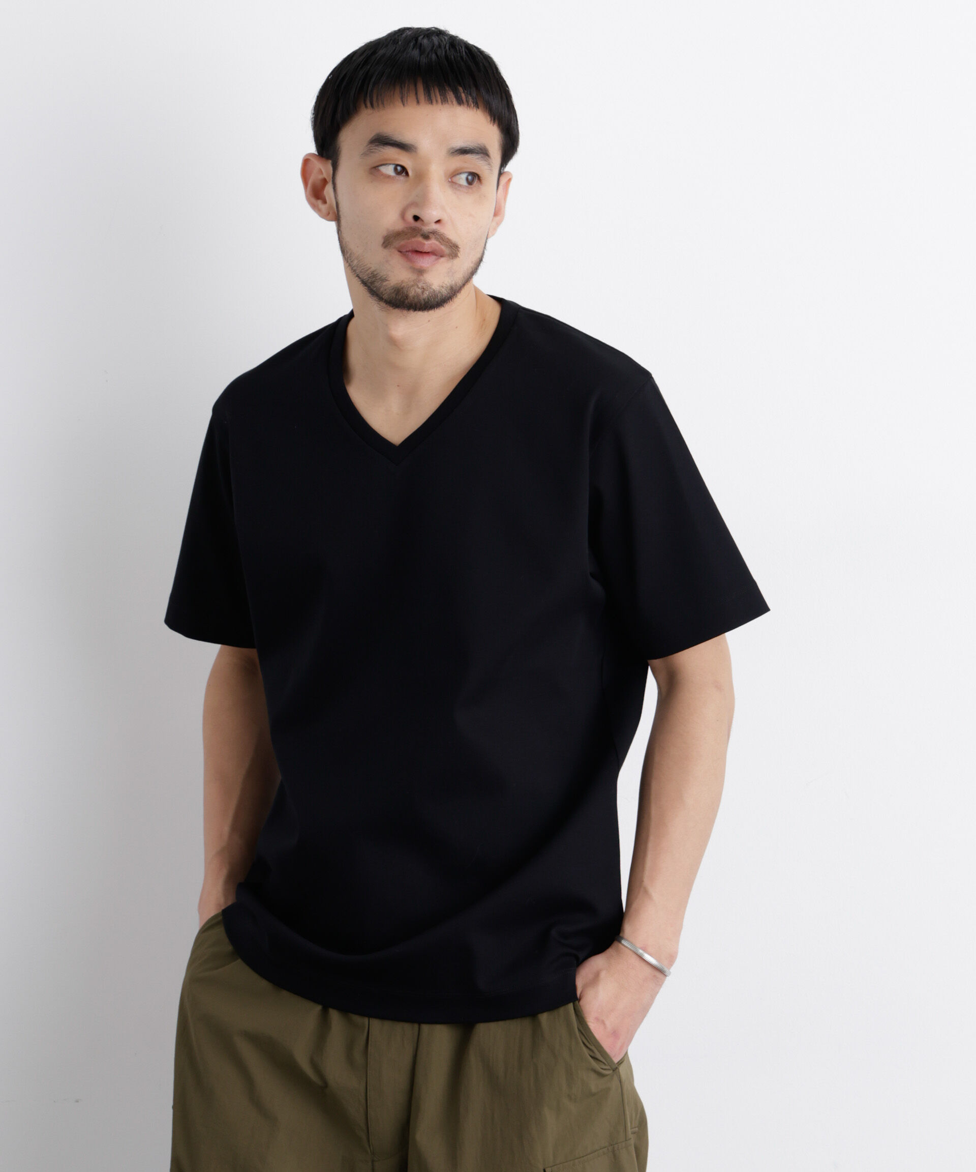 nano･universe「アンチスメル Vネック Tシャツ 半袖」|Tシャツ・カットソー|ブラック