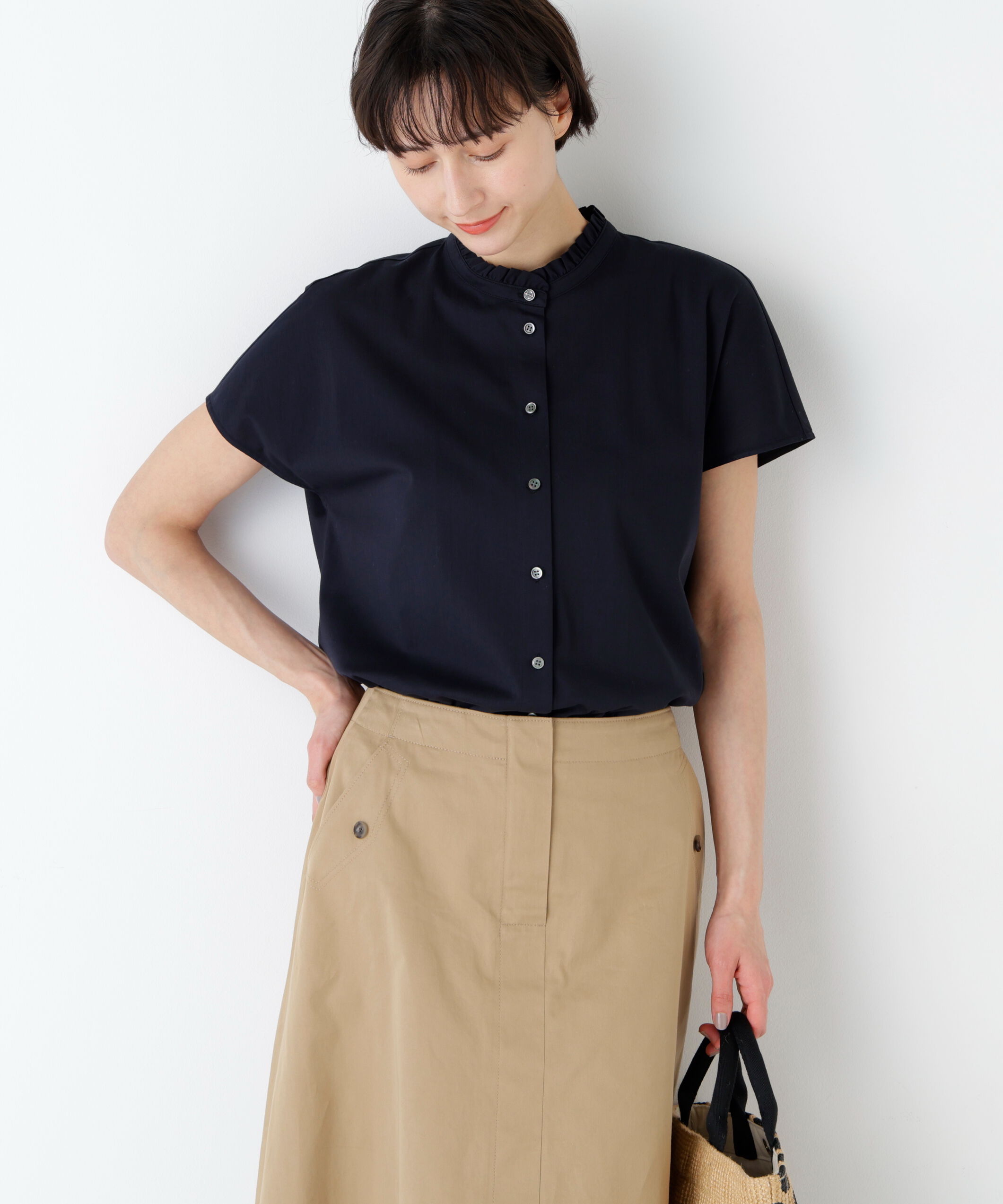  「《大人気追加入荷！ / 洗える》ライトカットソースタンドフリルブラウス」|Tシャツ・カットソー|ネイビー