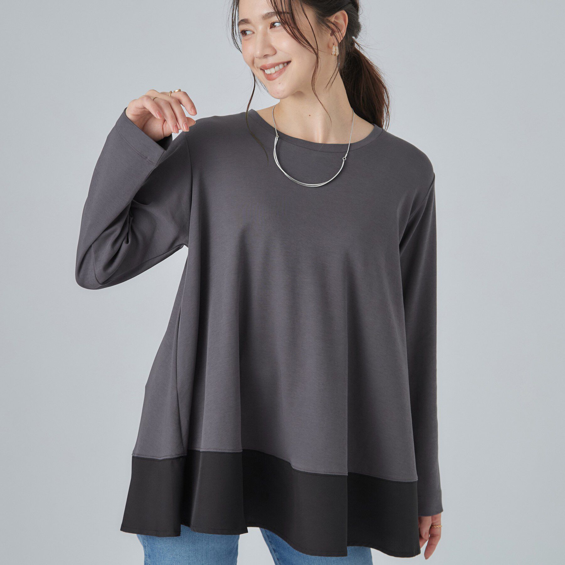 SHOO･LA･RUE「【S-LL/体型カバー】すっぽり隠れる 裾切り替えAライン長袖ゆるトップス」|Tシャツ・カットソー|チャコールグレー(5