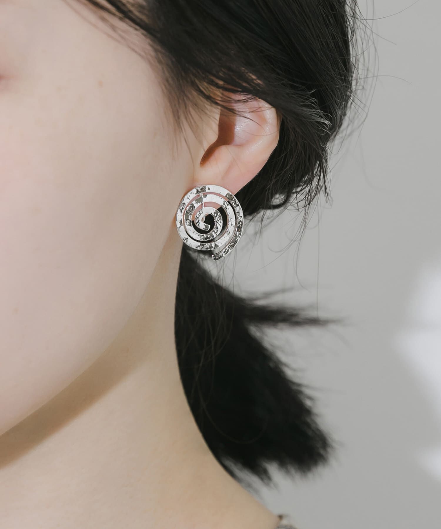 SMELLY「グルグルボリュームメタルイヤリング」|イヤリング|
