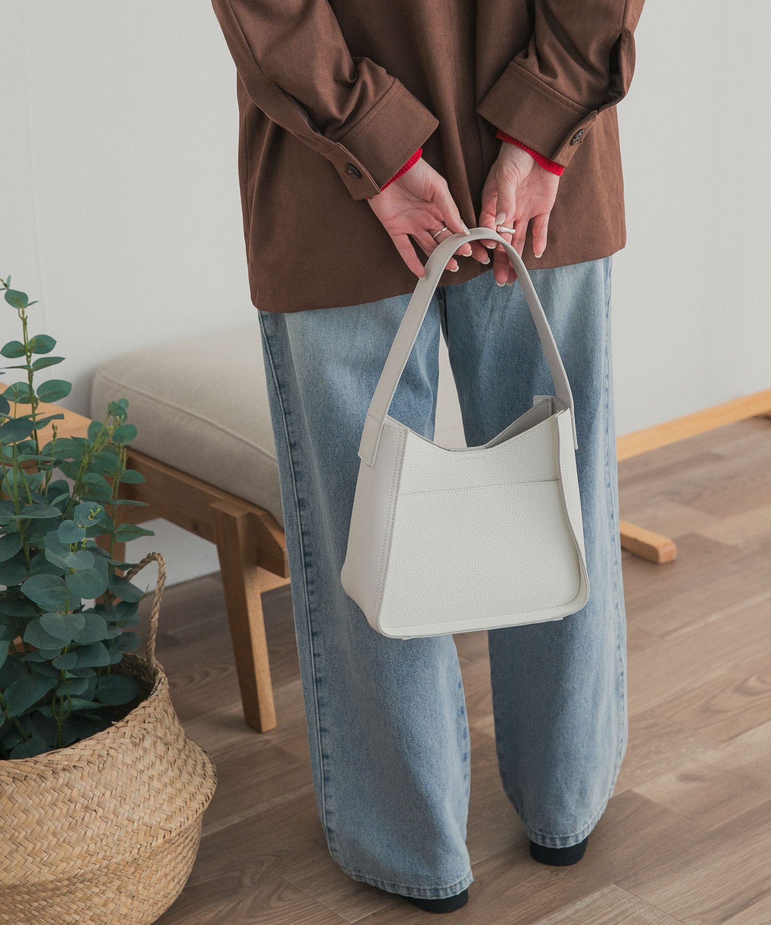 URBAN RESEARCH DOORS「ハーフムーンワンハンドルバッグ」|ハンドバッグ|オフホワイト