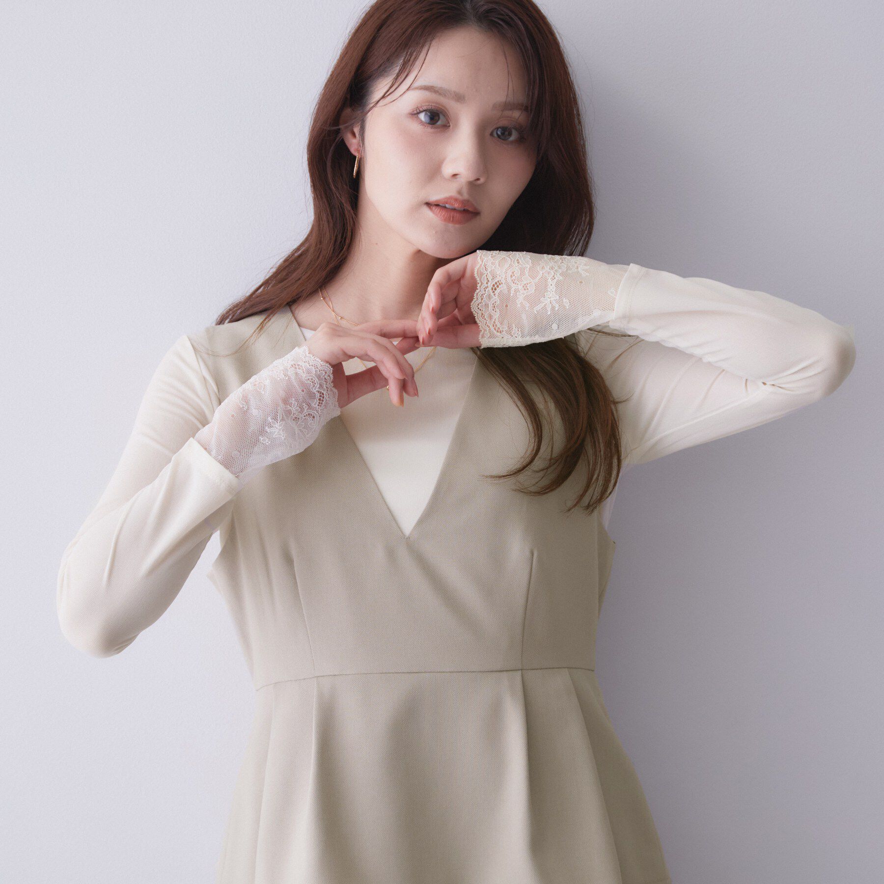 index「袖レースシアートップス【洗濯機OK】」|Tシャツ・カットソー|グレージュ(050)