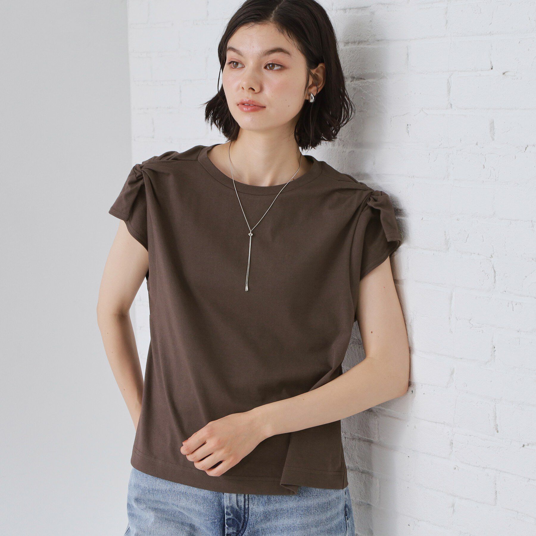 THE SHOP TK「【ひんやり/汗じみ防止】ツイストアクセントトップス」|Tシャツ・カットソー|