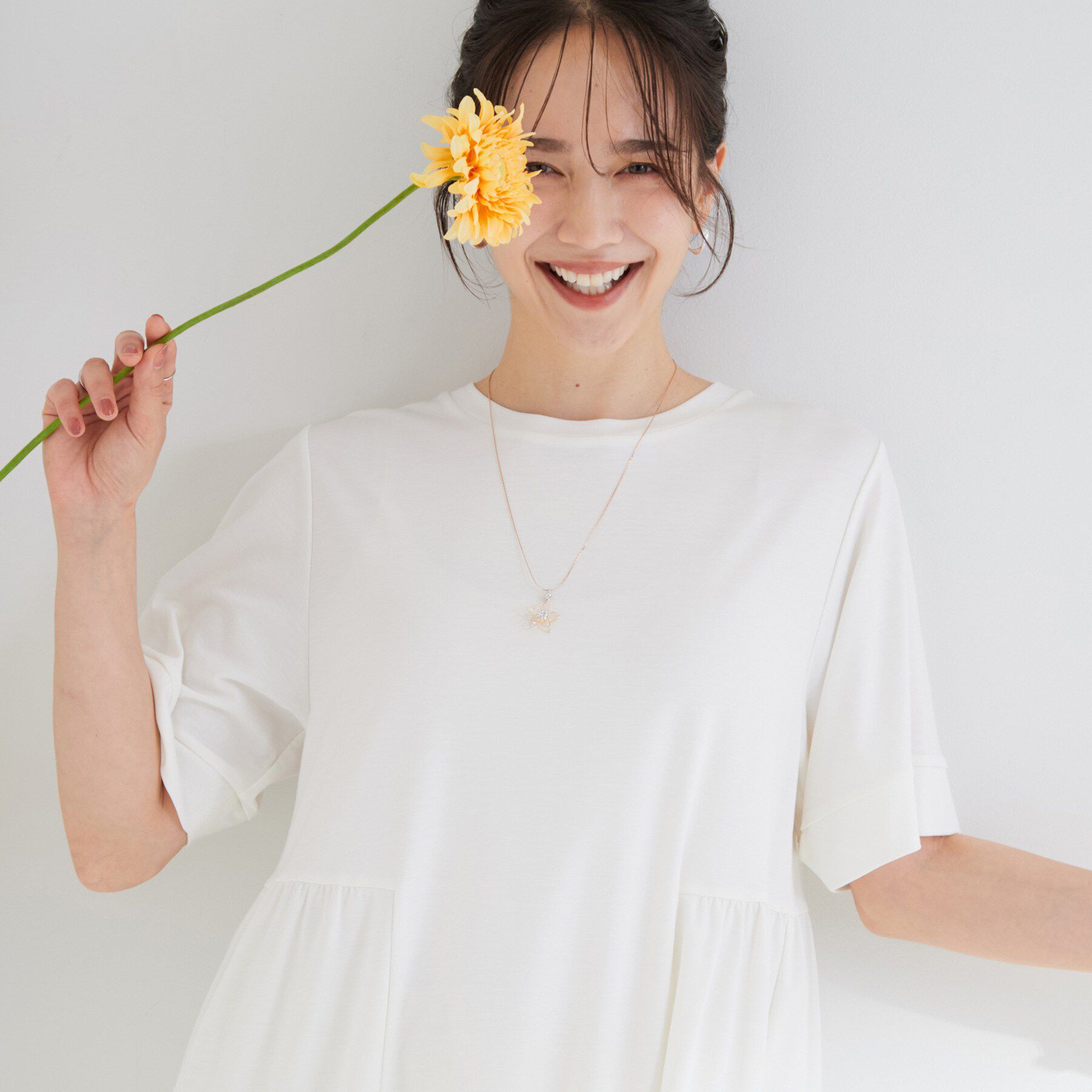 SHOO･LA･RUE「【ひんやり/UV/体型カバー】インせず着られる サイドギャザー切替トップス」|Tシャツ・カットソー|ホワイト(001)
