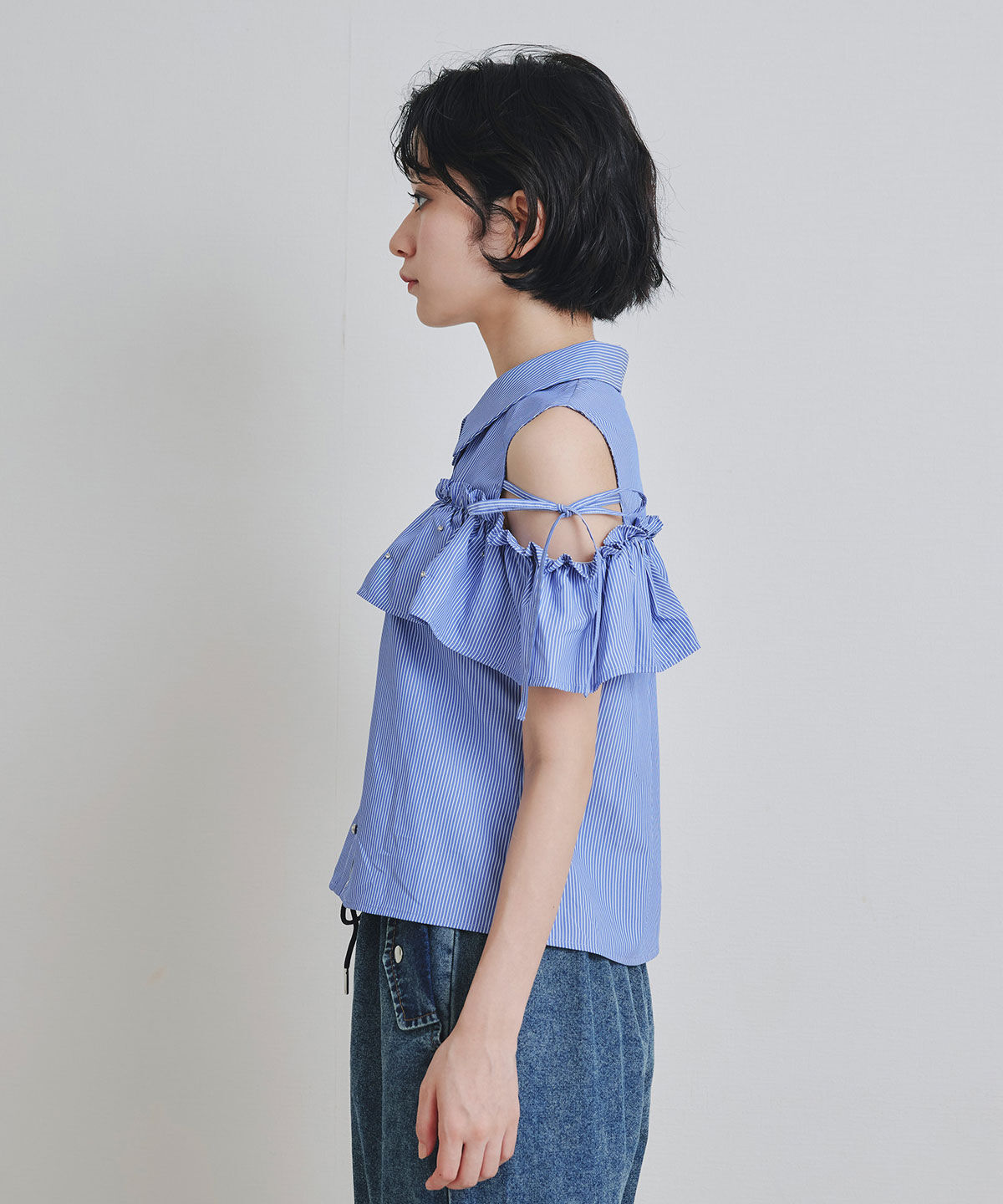 REDYAZEL「ビジューリボンオープンショルダーフリルブラウス」|シャツ・ブラウス|