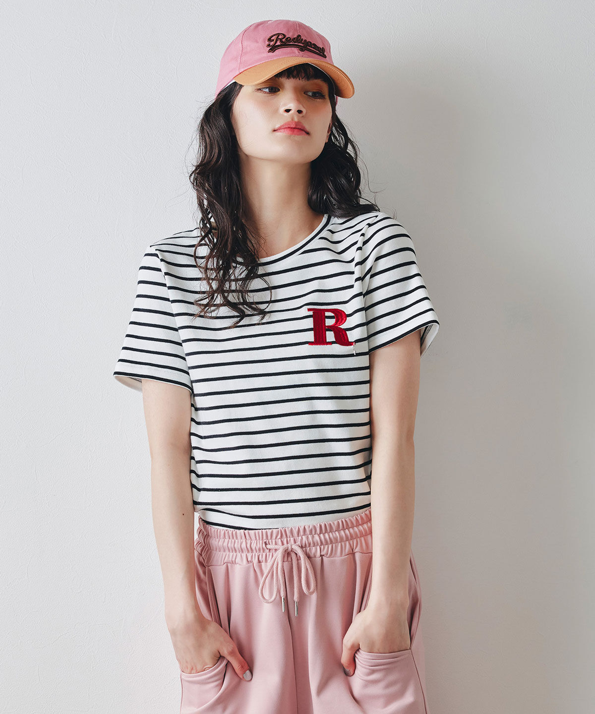 REDYAZEL「ビジューRチャームTシャツ」|Tシャツ・カットソー|white/borderｽﾄﾗｲﾌﾟ