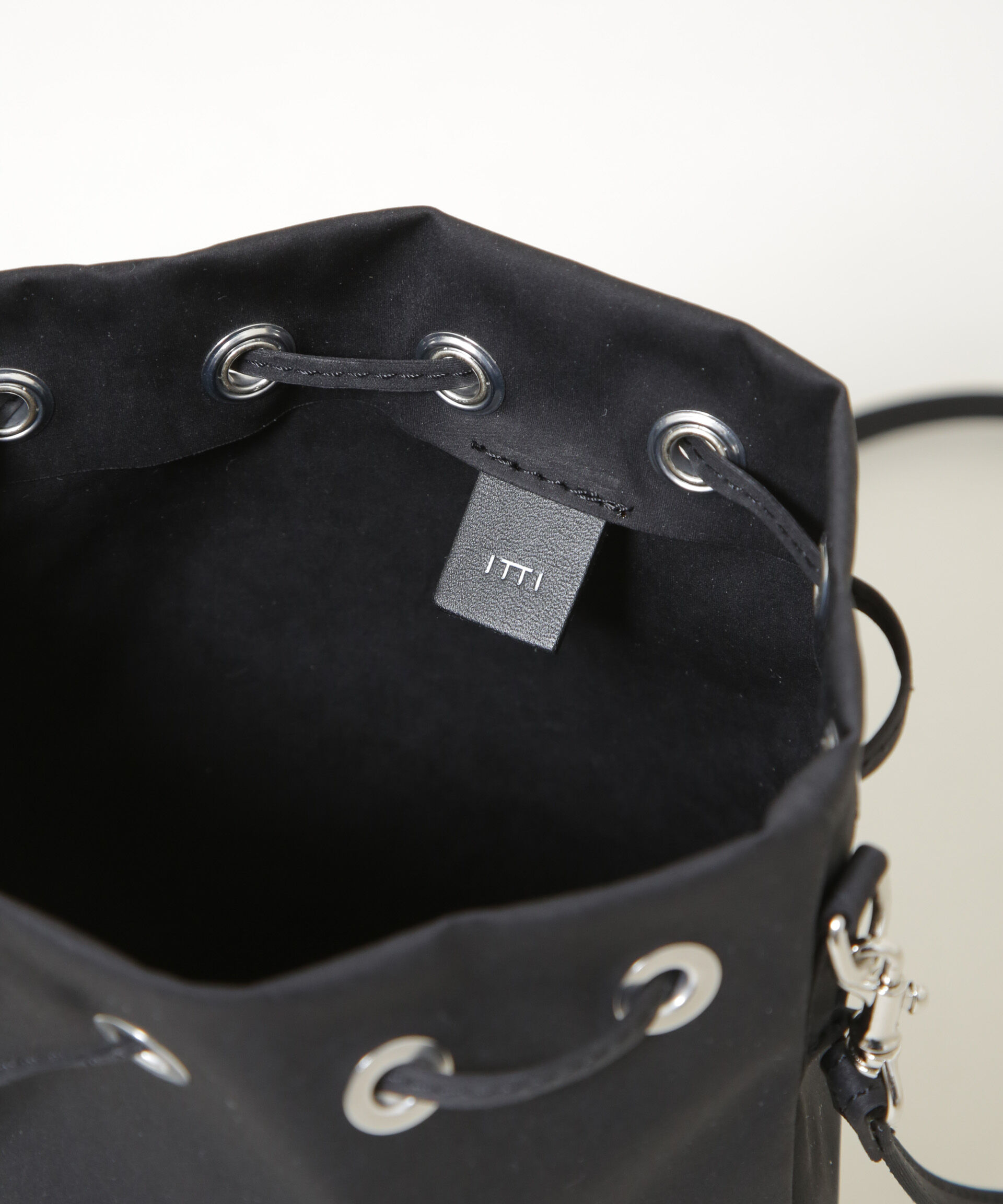 NANO universe「ITTI/別注 DRAWSTRING POUCH / ミリクロス」|ショルダー・メッセンジャー|