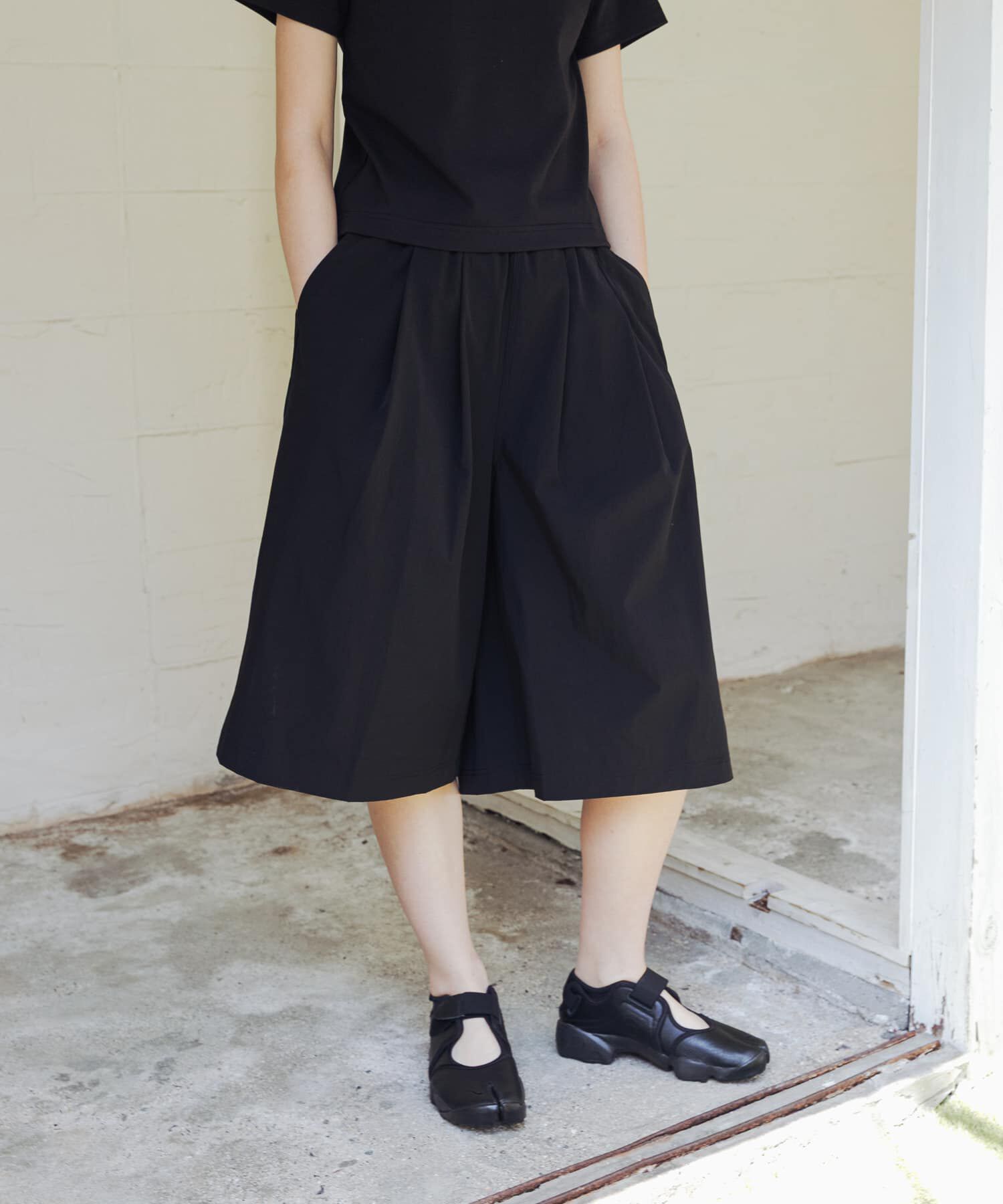 URBAN RESEARCH「『撥水/吸水速乾/UVｶｯﾄ』『別注』THOUSAND MILE&times;URBAN RESEARCH MID LENGTH TUCK PANTS」|その他|