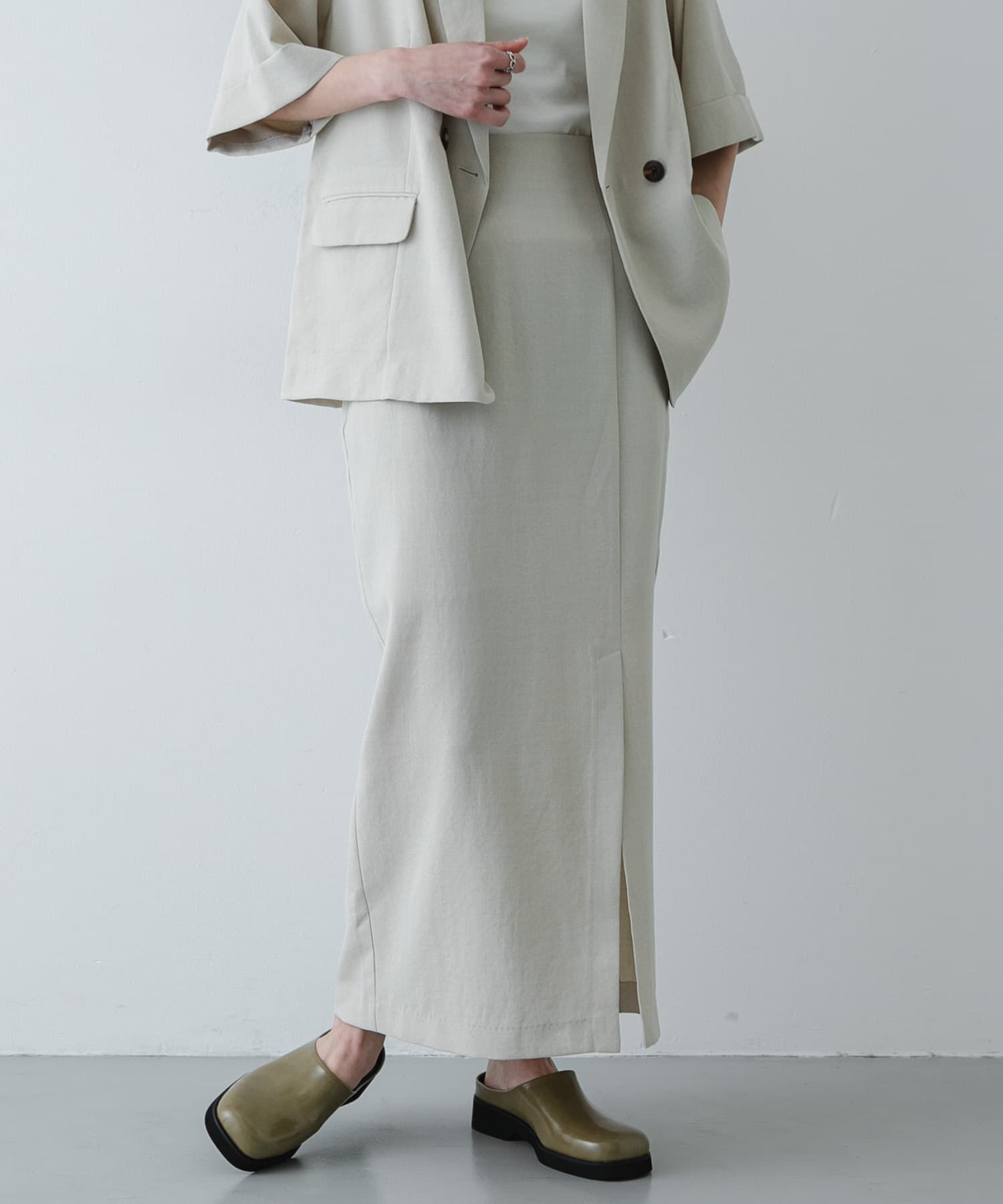 SENSE OF PLACE by URBAN RESEARCH「『UR TECH DRYLUXE』リネンライクスリットタイトスカート」|スカート|