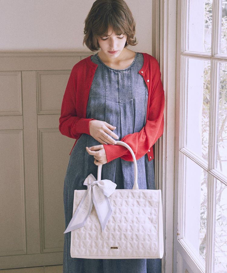 Maison de FLEUR「【スカーフ付き/A4対応】2ルームリボンキルティングトート」|ハンドバッグ|