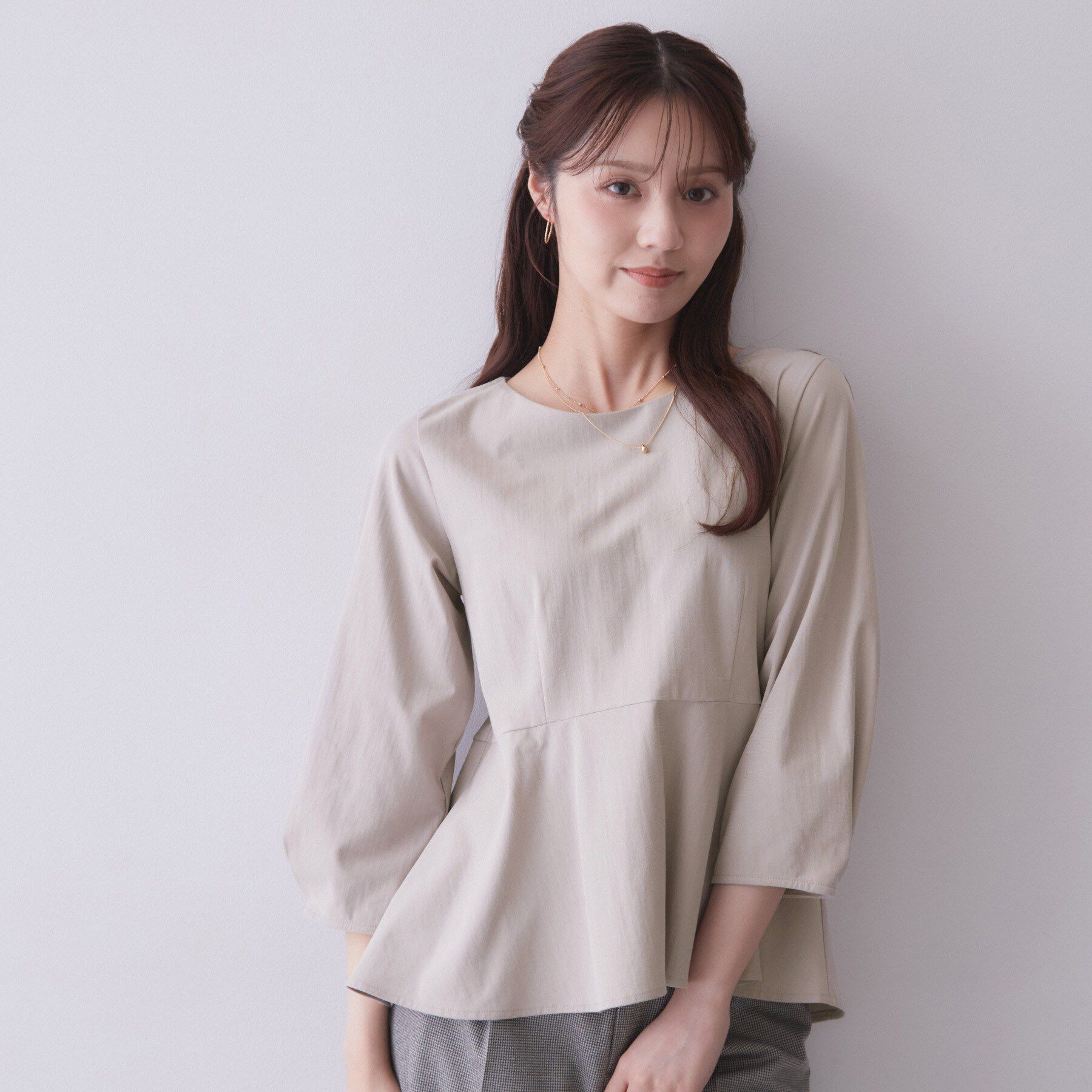 index「バックパール調ペプラムトップス【洗濯機OK】」|Tシャツ・カットソー|グレージュ(050)