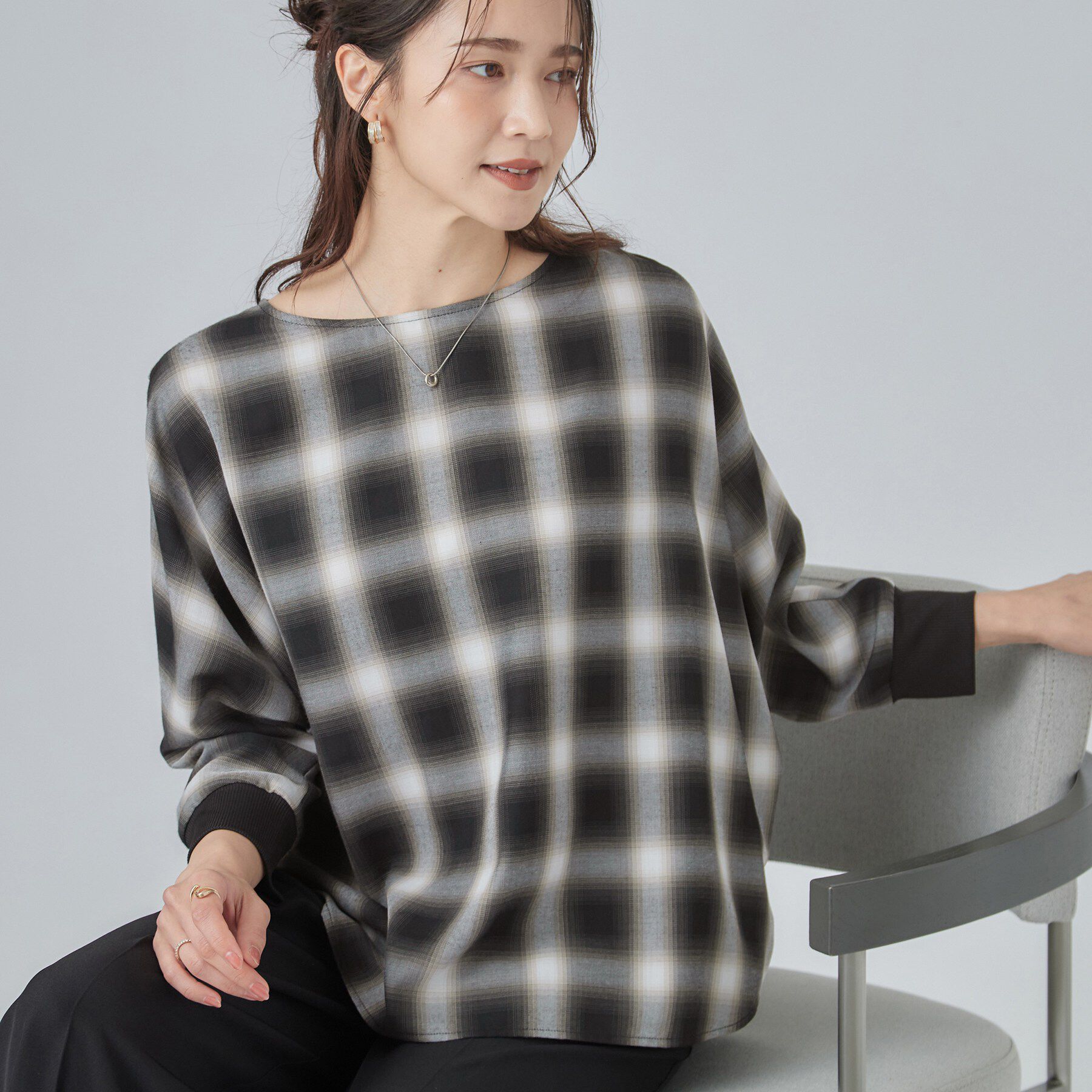 SHOO･LA･RUE「【着丈選べる/洗濯後しわになりにくい】インせず着られる ドルマンブラウス」|シャツ・ブラウス|チャコールグレー(2