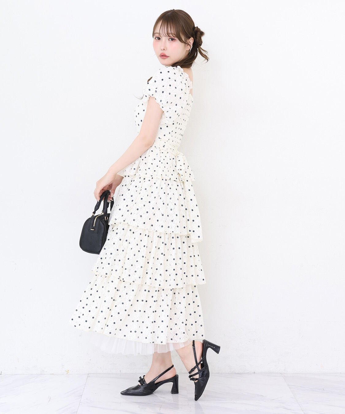  「【Black Ribbon Collection】バックリボンティアードワンピ」|ワンピース|