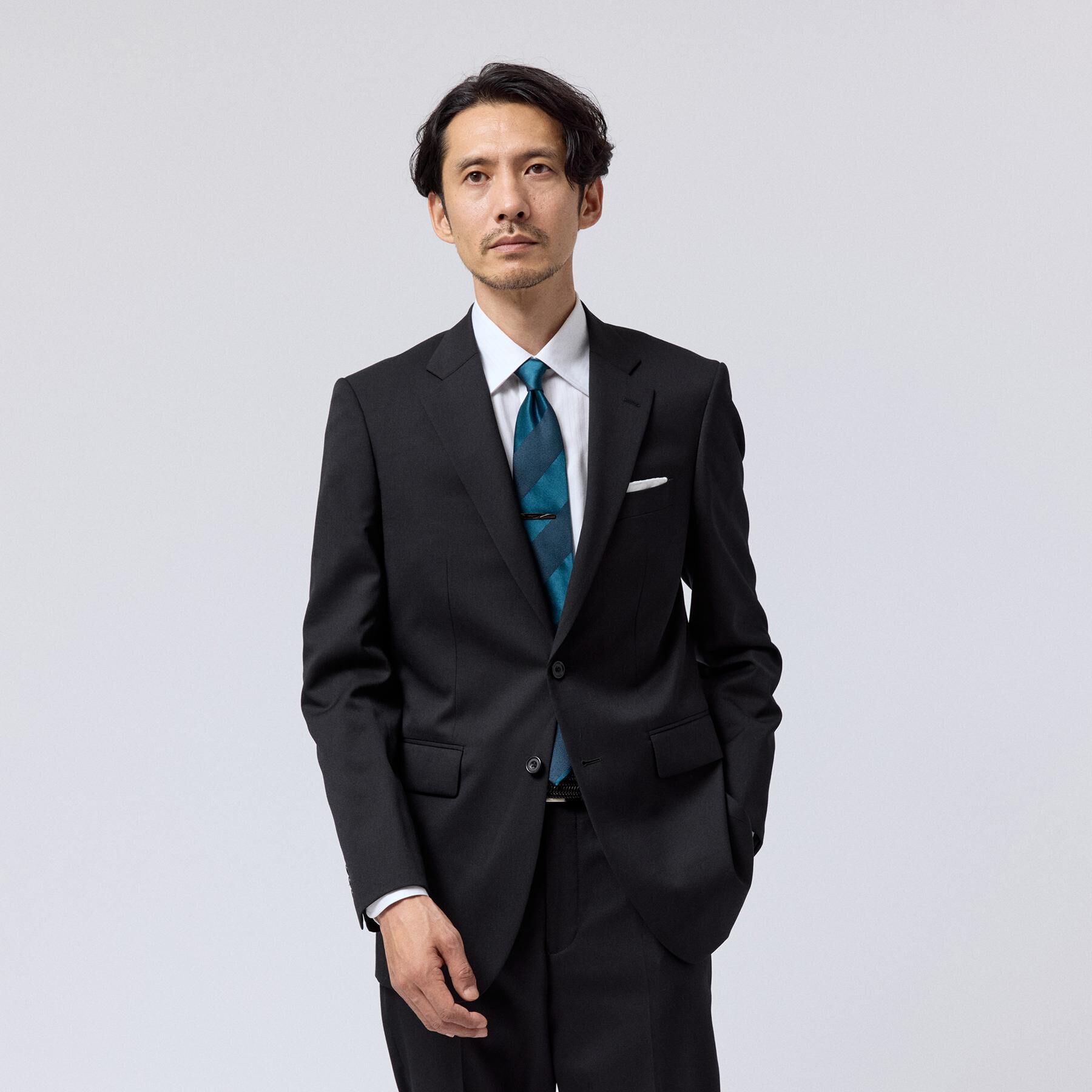 TAKEO KIKUCHI「【冠婚葬祭】Super140&rsquo;s 無地ブラックスーツ／スリーピース対応」|スーツ|