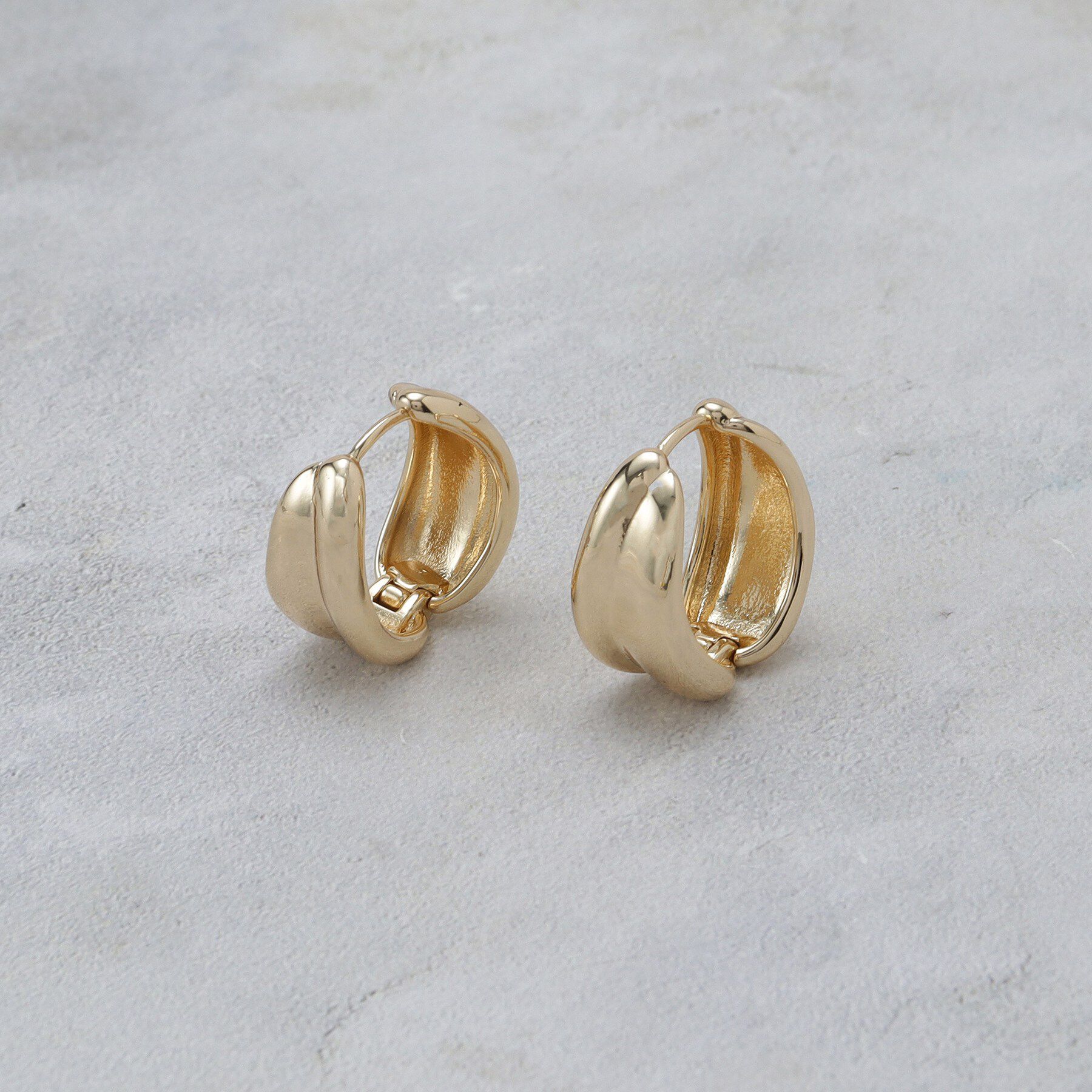 OPAQUE.CLIP「エッジドロップワンタッチピアス」|ピアス|