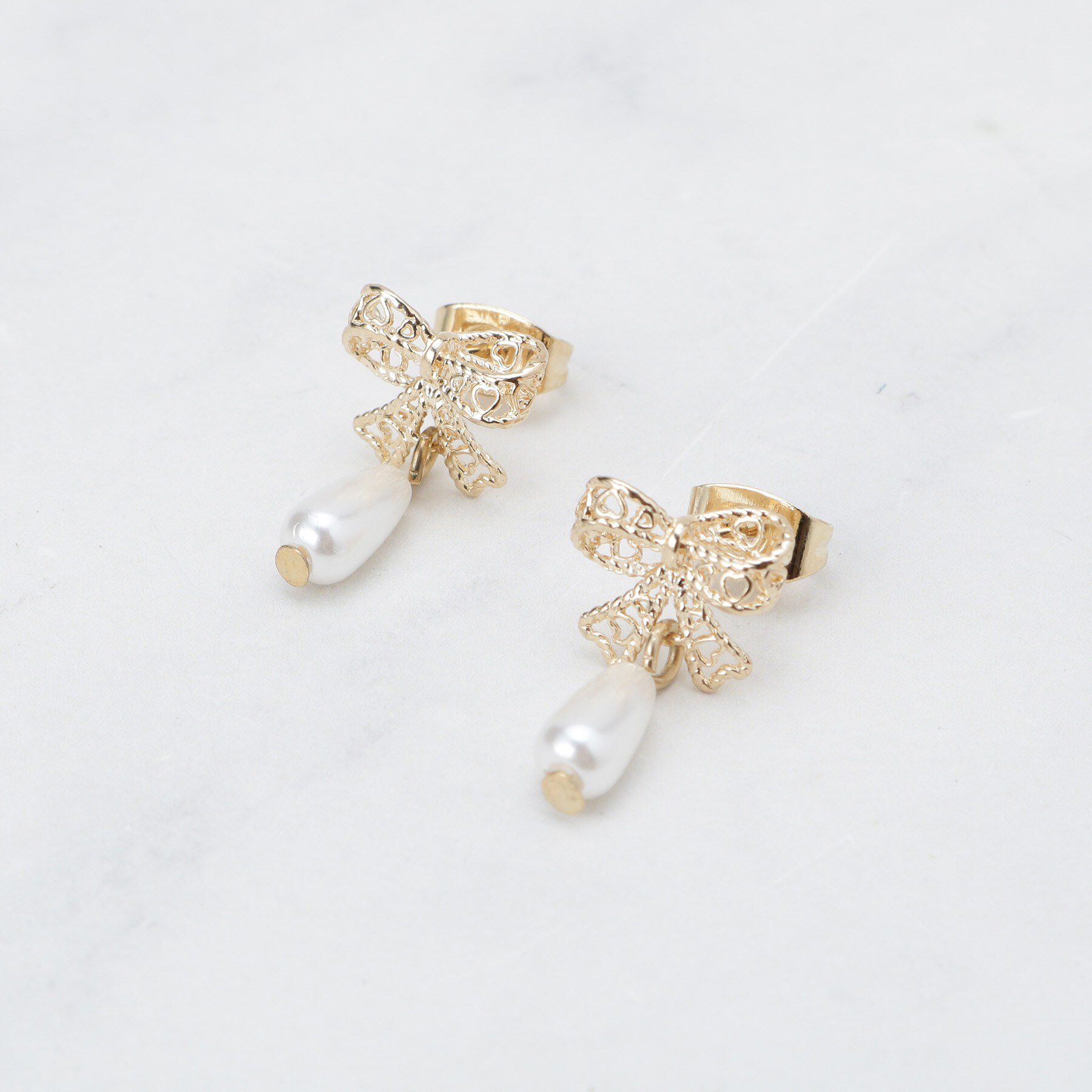 Couture broach「リボンパール調ピアス」|ピアス|
