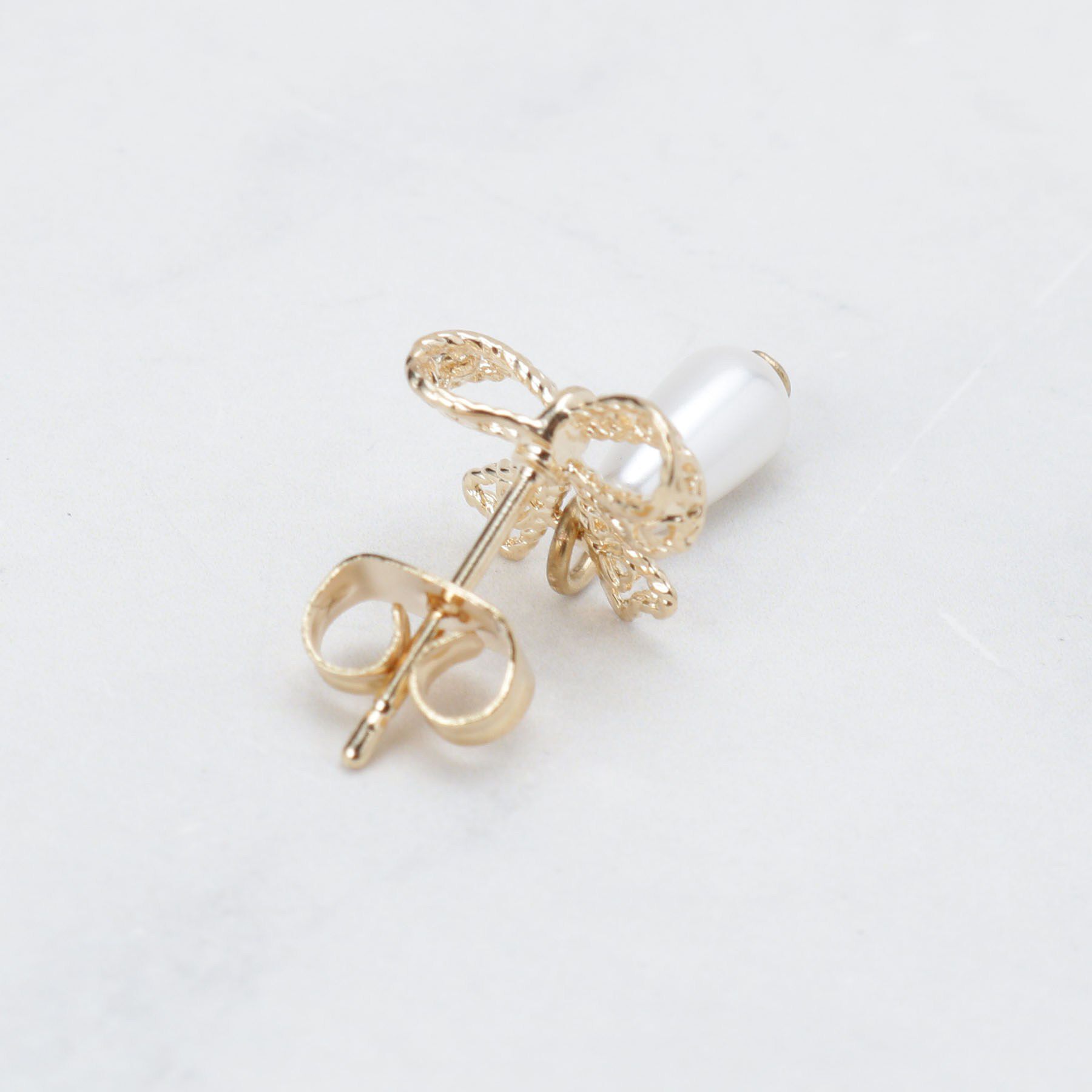 Couture broach「リボンパール調ピアス」|ピアス|