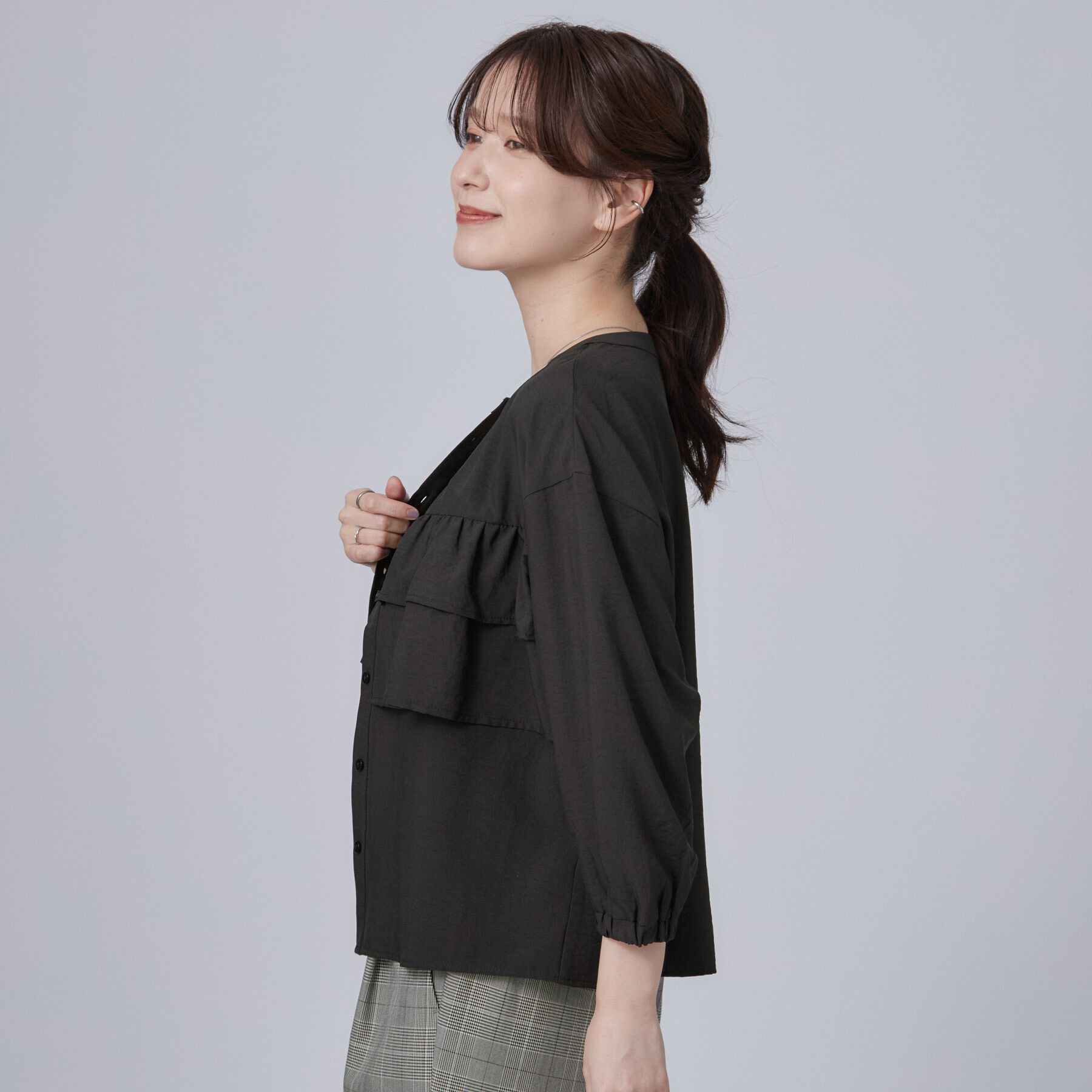 SHOO･LA･RUE「【S-LL/洗濯機可】1枚で華やか フロントティアードブラウス」|シャツ・ブラウス|