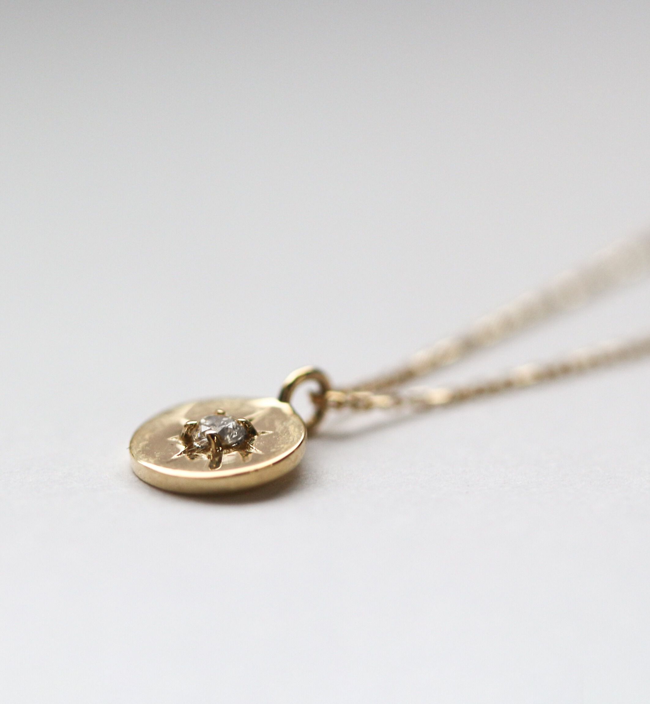  「ダイヤモンド0.025ct サークル プレート ネックレス | K10YG」|ネックレス|