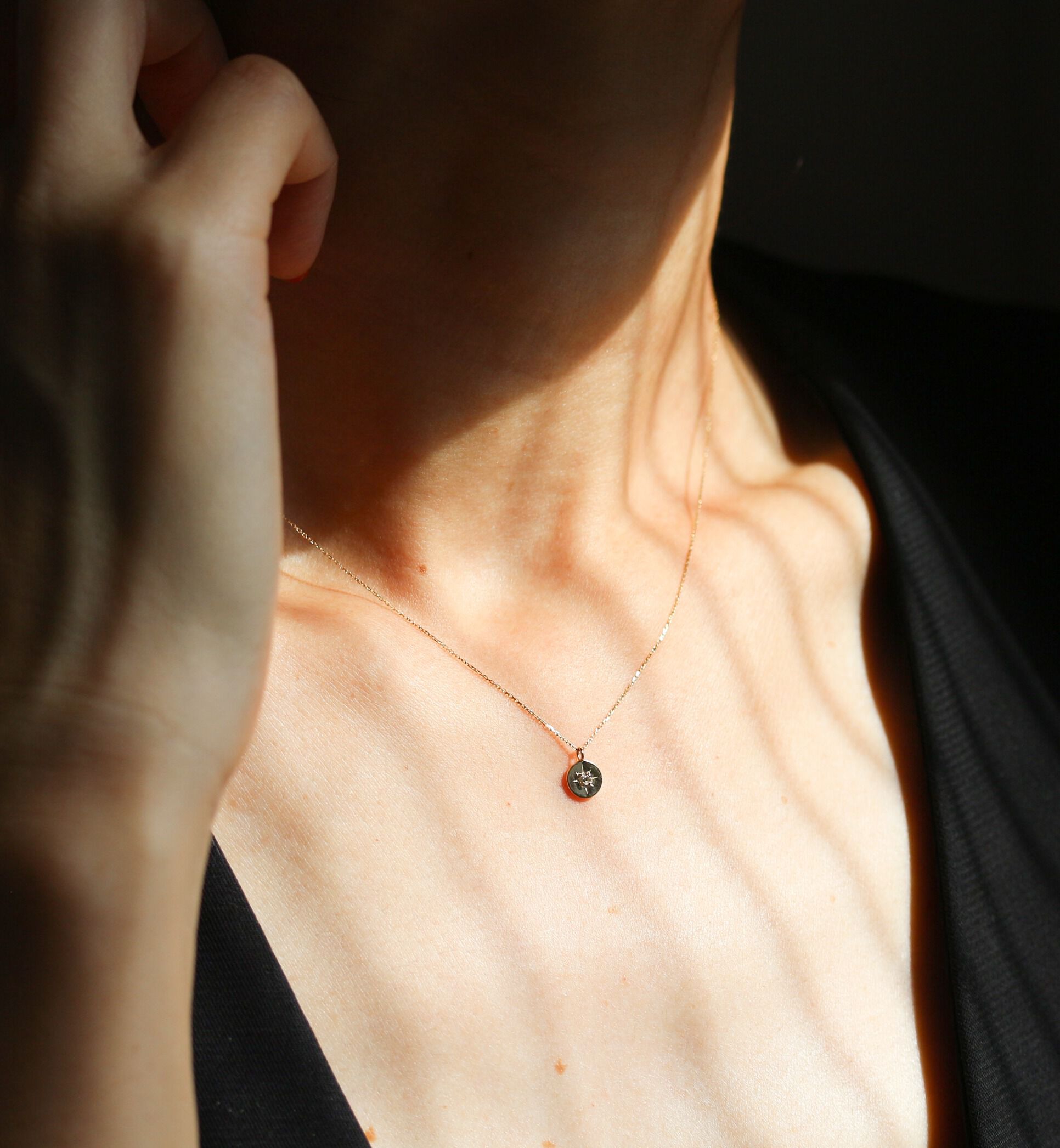  「ダイヤモンド0.025ct サークル プレート ネックレス | K10YG」|ネックレス|
