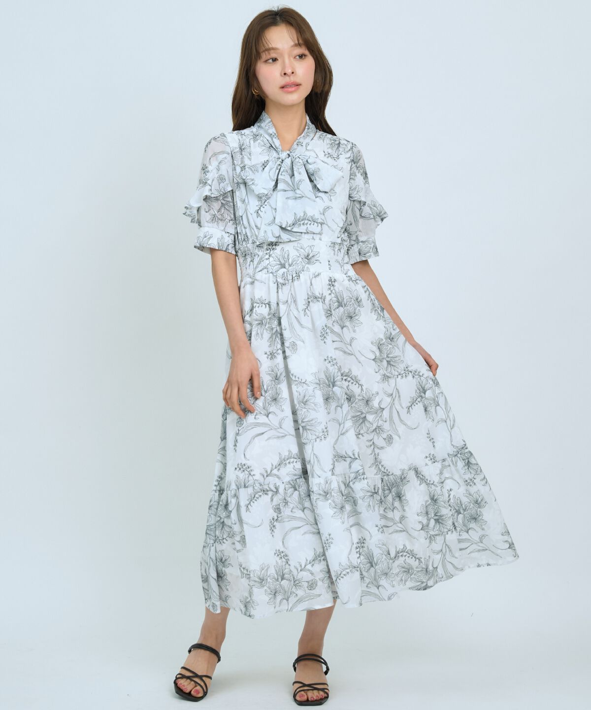 アンドクチュール「ラインフラワーハーフスリーブワンピース」|ワンピース|黒系花柄