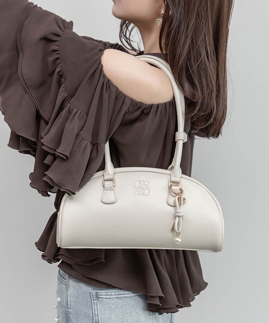  「チャーム付ハーフムーンミニボストンバッグ」|ショルダー・メッセンジャー|アイボリー
