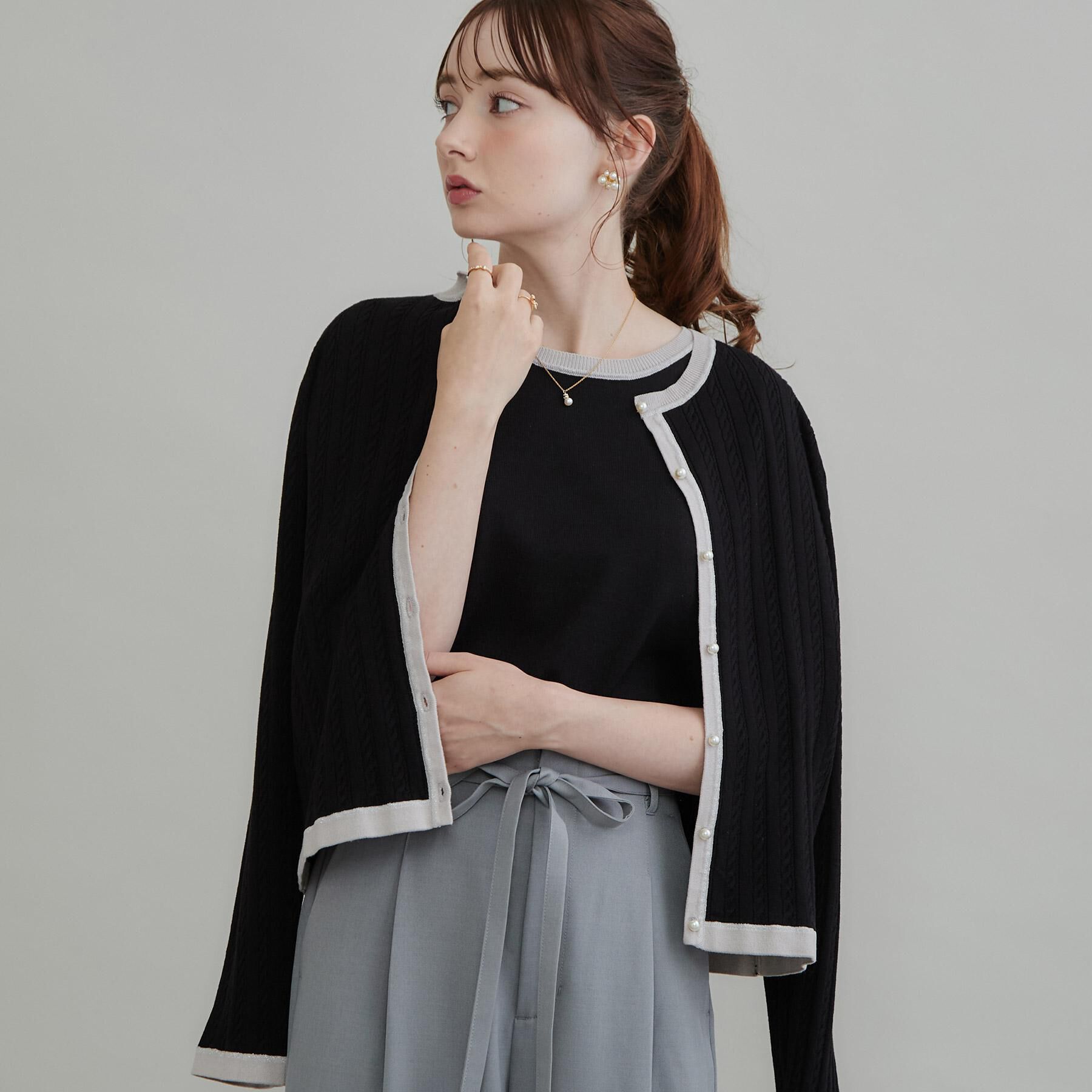 Couture broach「【立体編みが上品・アンサンブル可】ラメ配色 ケーブルカーディガン」|カーディガン|ブラック(519)