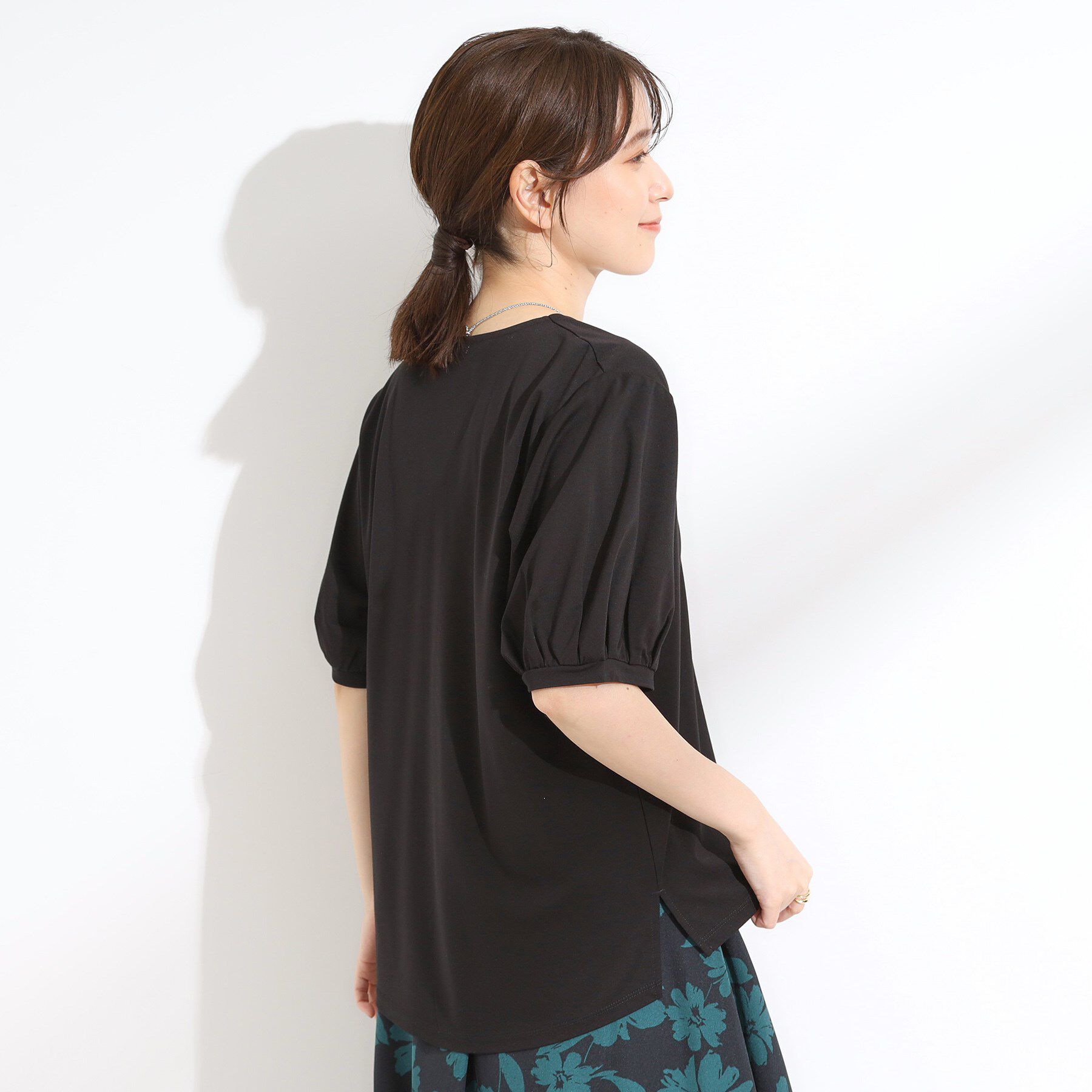 SHOO･LA･RUE「【S-LL/ひんやり/UV】スキッパーネックで女性らしい きれい見えトップス」|Tシャツ・カットソー|