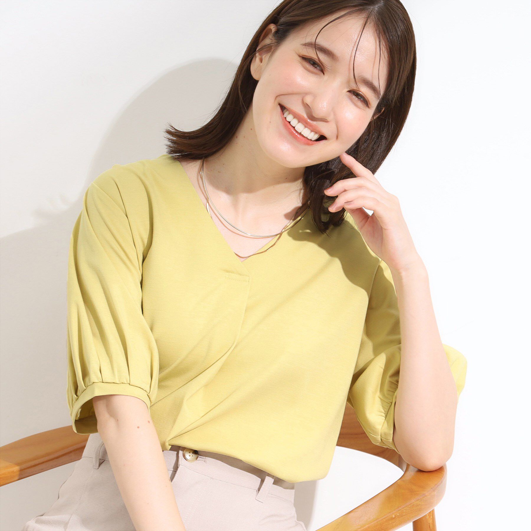SHOO･LA･RUE「【S-LL/ひんやり/UV】スキッパーネックで女性らしい きれい見えトップス」|Tシャツ・カットソー|イエロー(032)