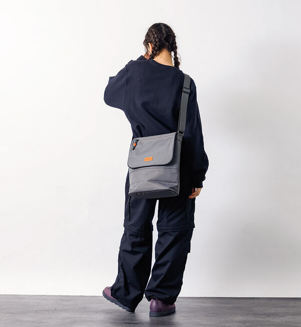 ABAHOUSE「【UNIVERSALOVERALL / ユニバーサルオーバーオール】VERTIC」|ショルダー・メッセンジャー|