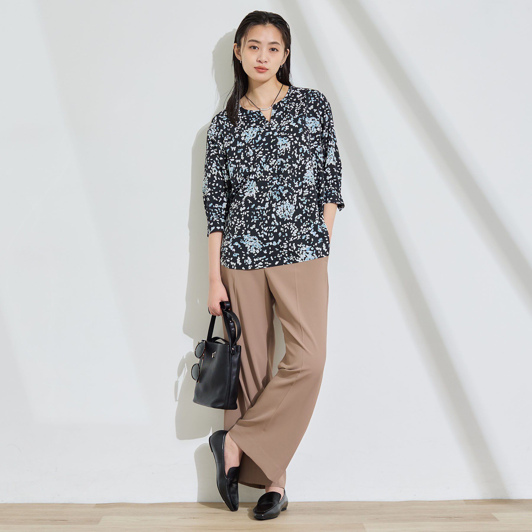 INDIVI「【6分袖】アートドット柄ブラウス」|シャツ・ブラウス|