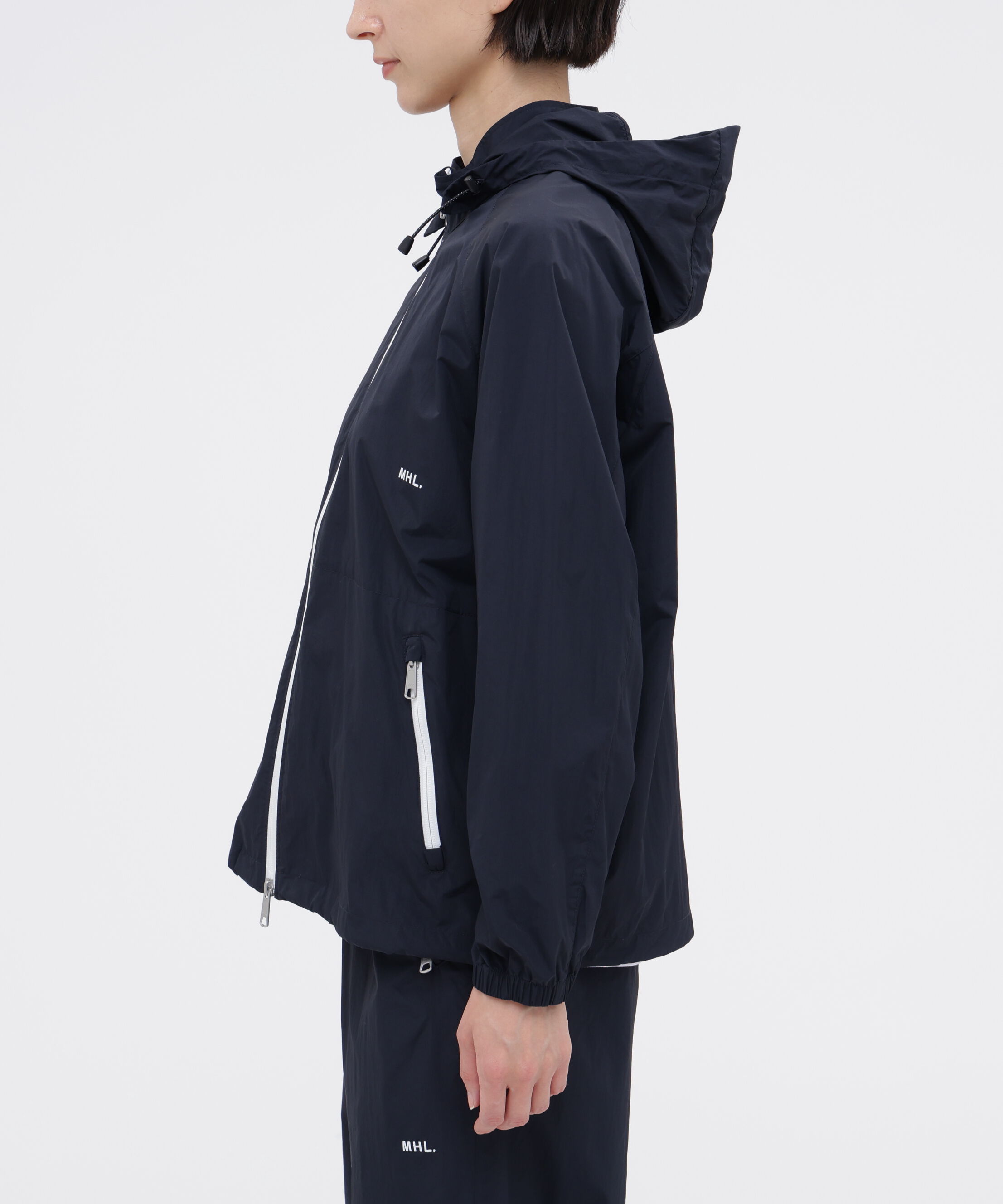 MHL.「MHL. UTILITY WEAR LIGHTWEIGHT NYLON POPLIN BLOUSON」|ブルゾン・スタジャン|