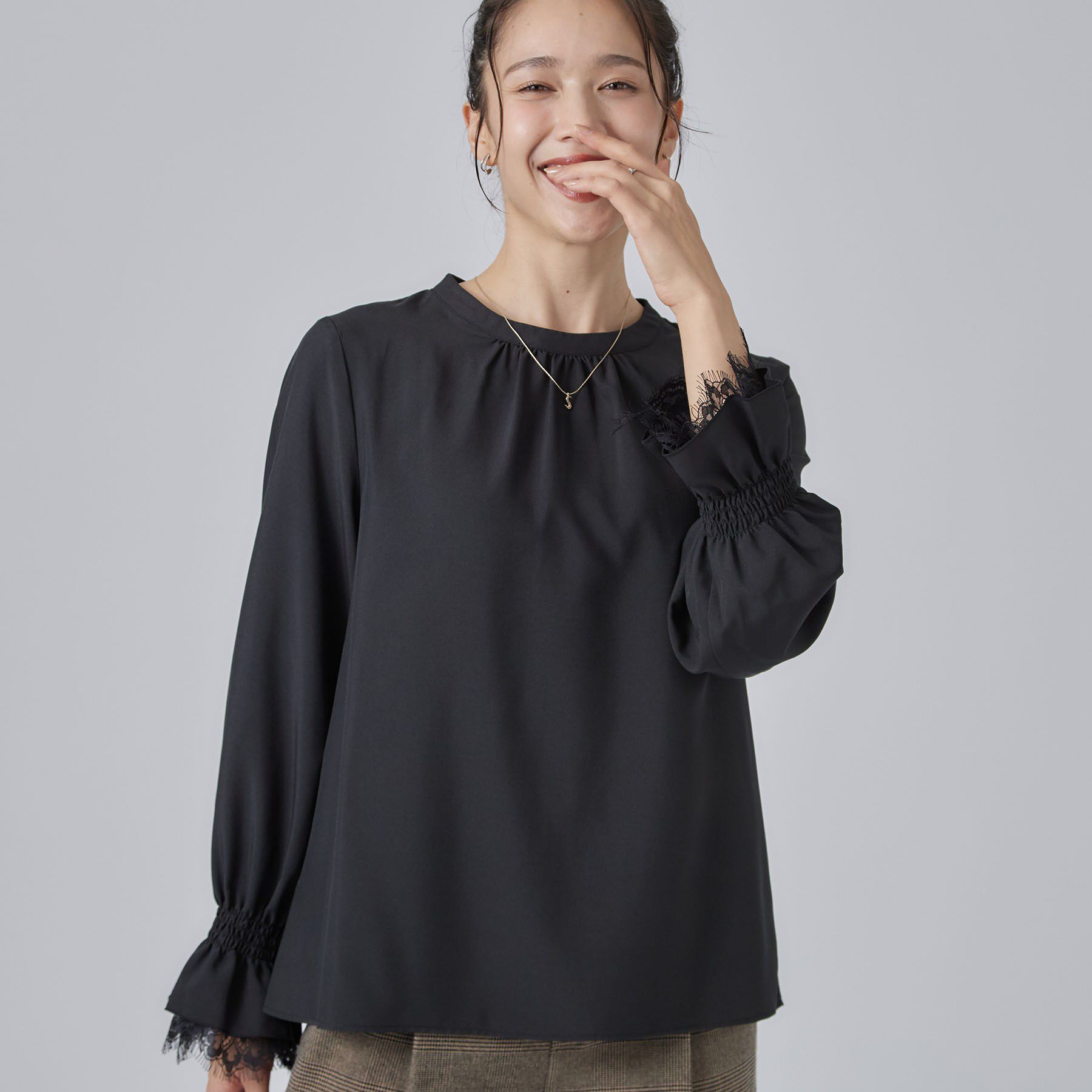 SHOO･LA･RUE「【S-LL/洗濯機可】お袖レースで華やぐ。フェミニンブラウス」|シャツ・ブラウス|ブラック(019)