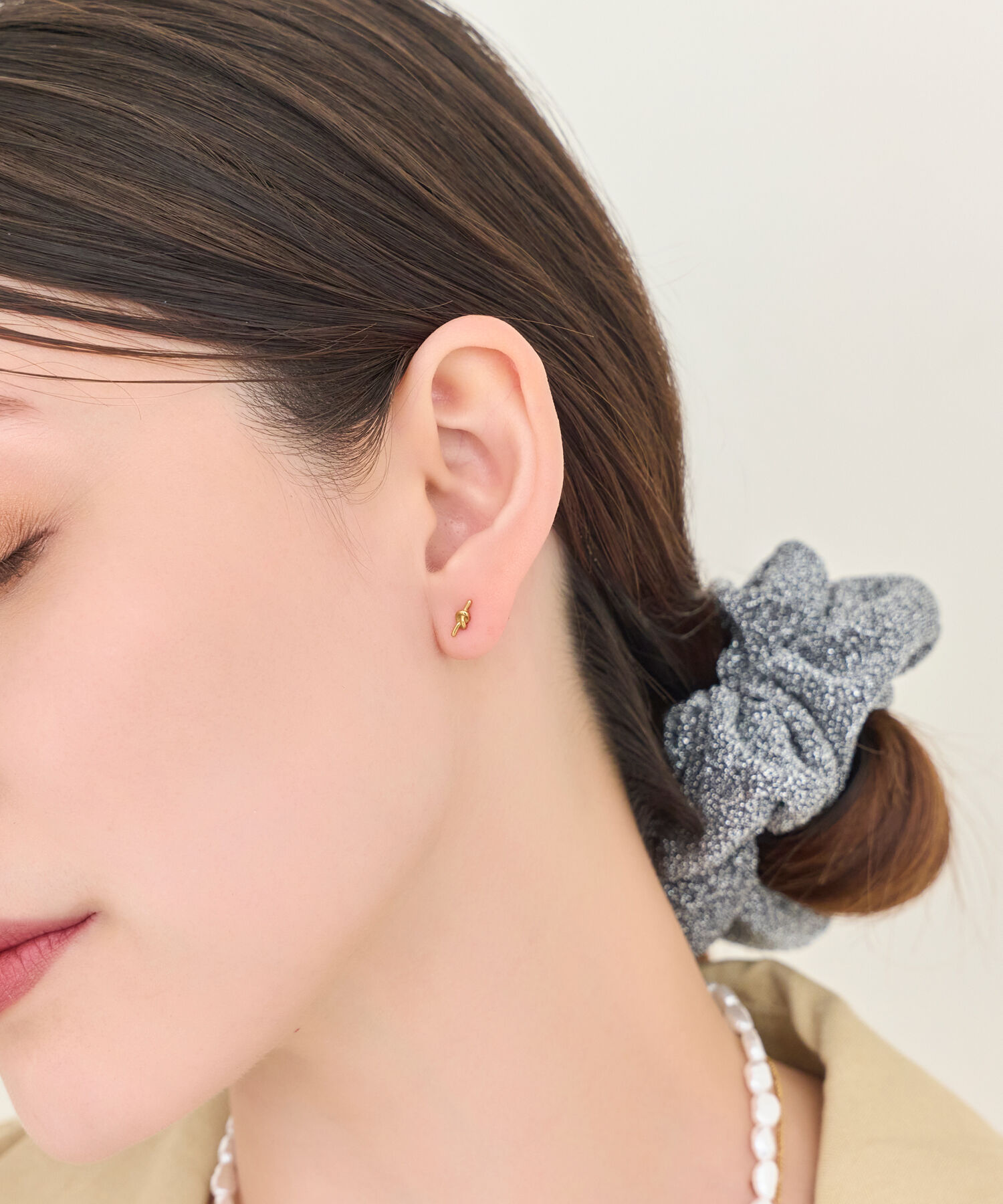 Phoebe「【金属アレルギー対応】プチノットピアス　ゴールド/サージカルステンレス」|ピアス|