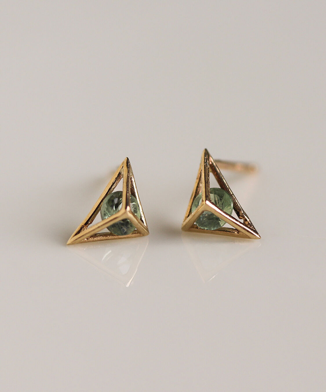  「カラーストーン ピアス | K10YG 〈2026 AUTUMN COLLECTION〉」|ピアス|グリーン