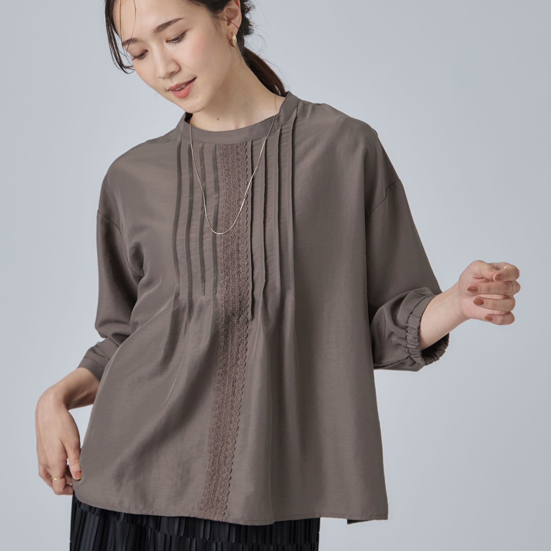 SHOO･LA･RUE「【S-LL/洗濯機可】1枚で華やかに フロントレース7分袖ブラウス」|シャツ・ブラウス|ブラウン(044)