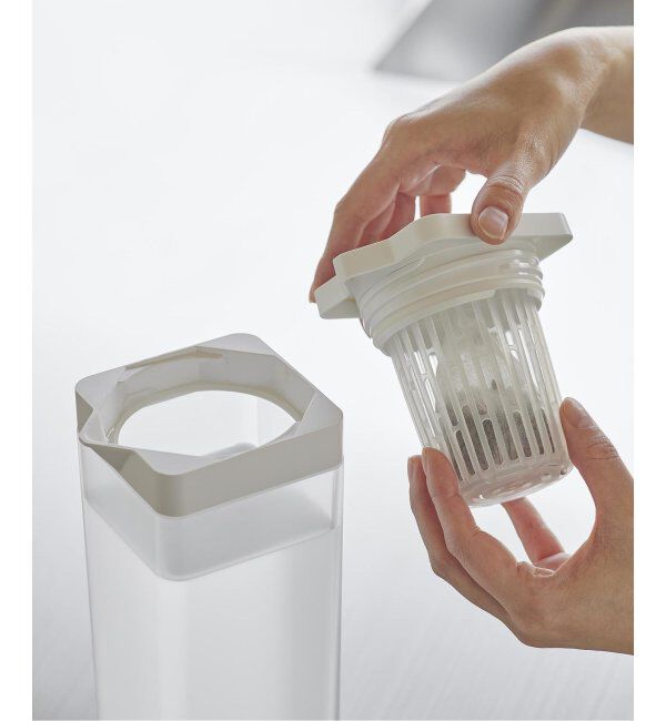 journal standard Furniture「《WEB限定予約》【tower/タワー】倒して置ける冷水筒 ティーバッグ入れ付き」|食器・キッチングッズ|