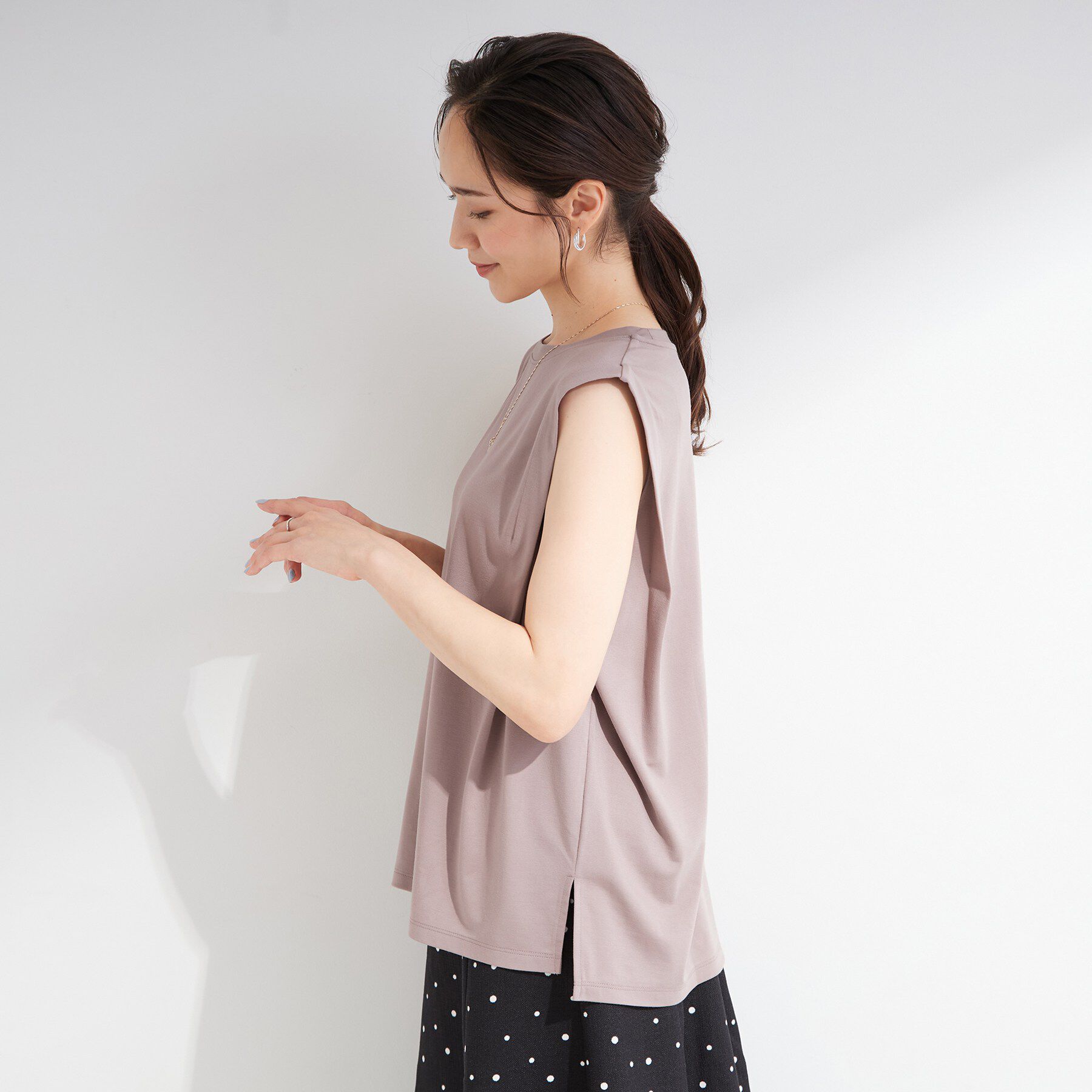 SHOO･LA･RUE「【UVカット/接触冷感】上品に涼し気 とろみタックノースリーブトップス」|Tシャツ・カットソー|