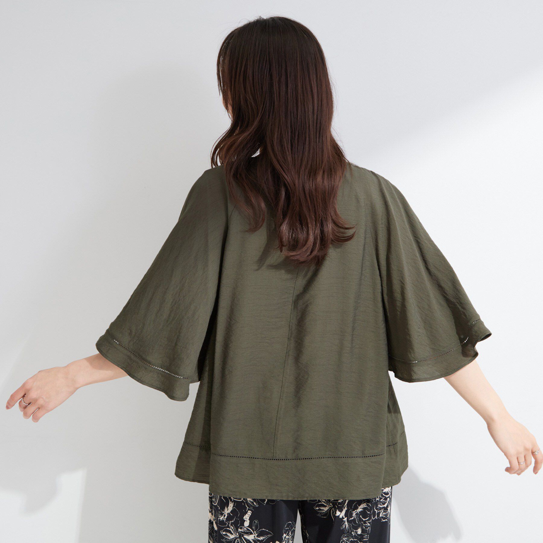 SHOO･LA･RUE「【ひんやり/S-LL/体型カバー】はしごレースが涼し気な スラブポンチョ風ブラウス」|シャツ・ブラウス|