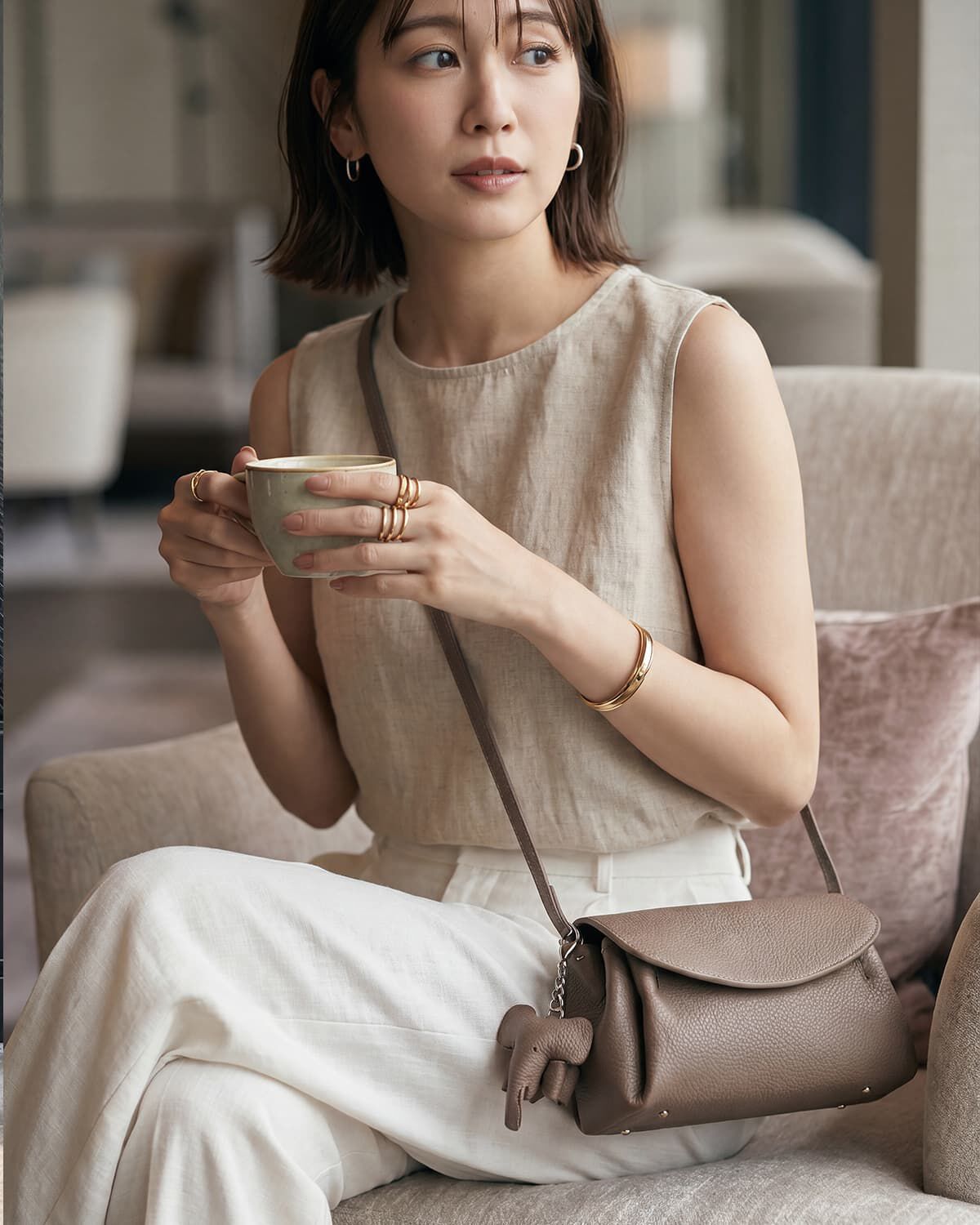 STYLE DELI「【DELI by】エレファントチャーム付きリアルレザーショルダーバッグ」|ショルダー・メッセンジャー|ダークトープ