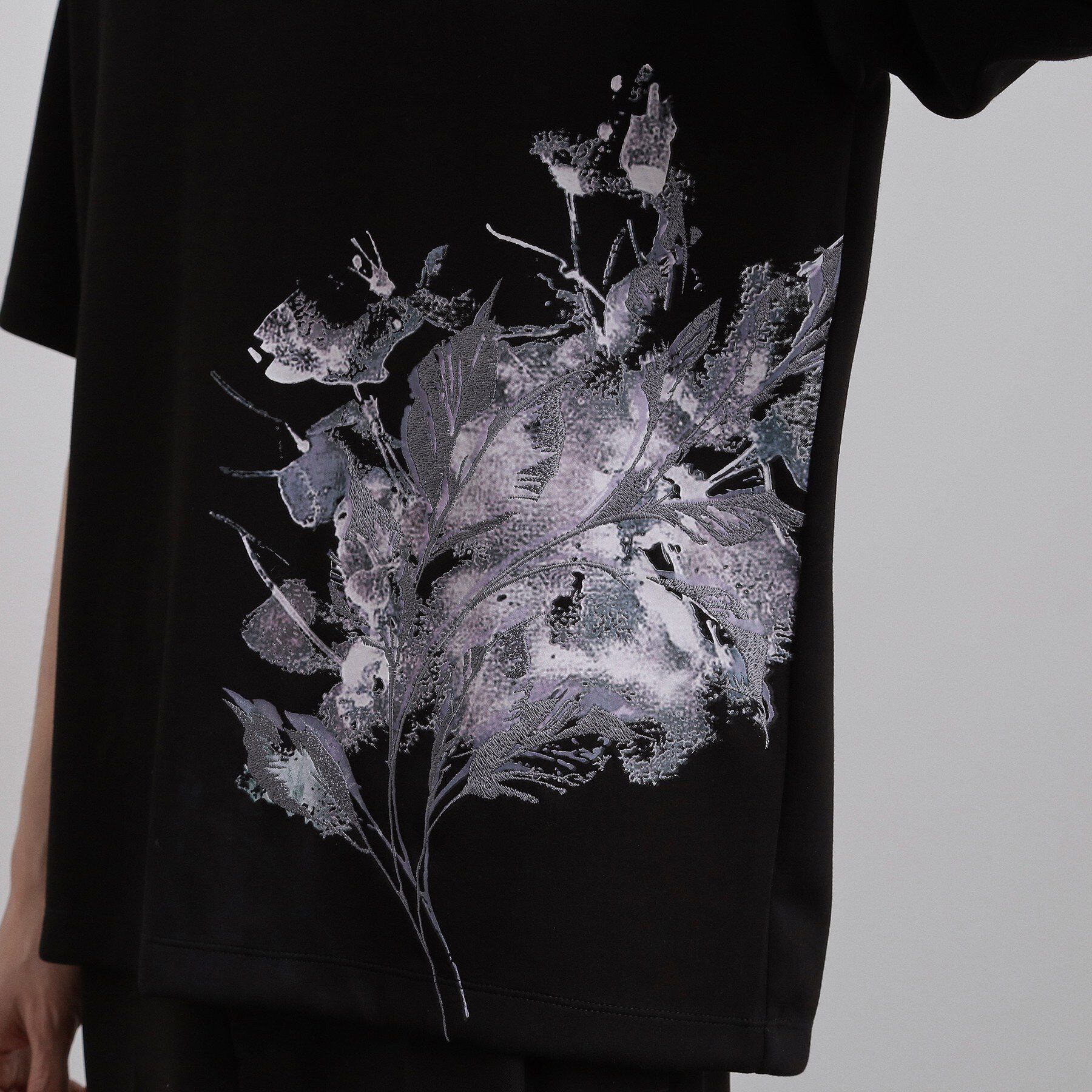 tk.TAKEO KIKUCHI「リーフエンブロブラーTシャツ」|Tシャツ・カットソー|