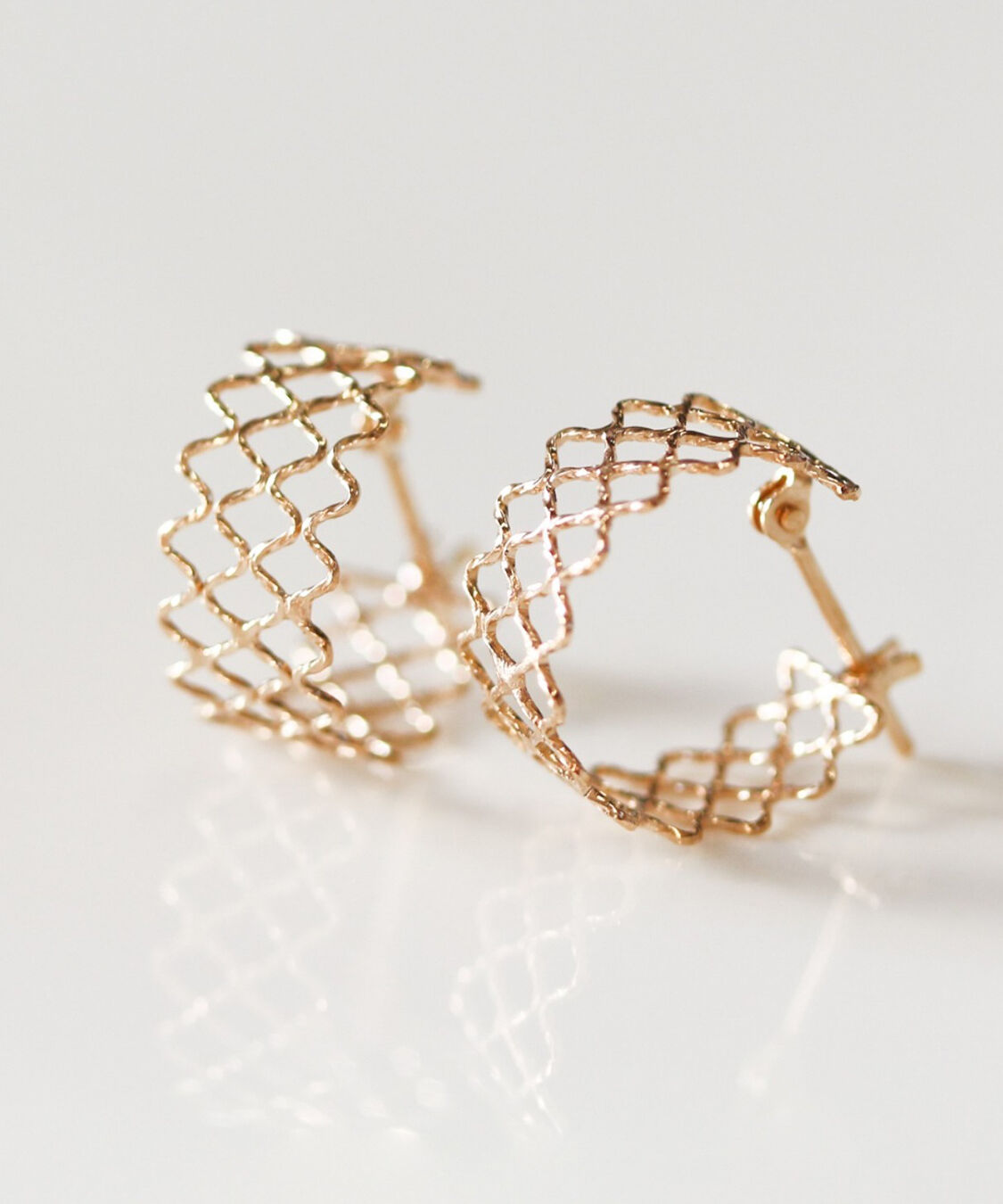  「ゴールド メッシュ フープ ピアス | K10YG」|ピアス|