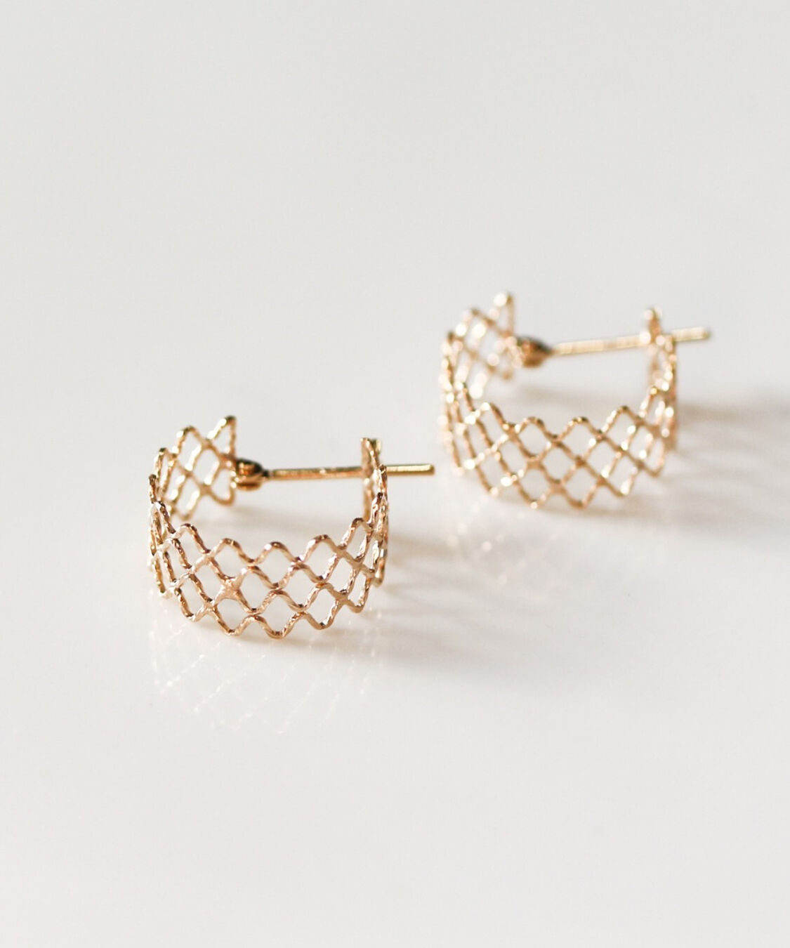  「ゴールド メッシュ フープ ピアス | K10YG」|ピアス|