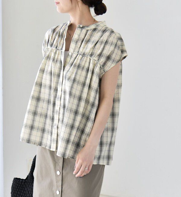 quaranciel「quaranciel:〈手洗い可能〉チェック ギャザー バンドカラー フレンチ シャツ」|シャツ・ブラウス|オフホワイト