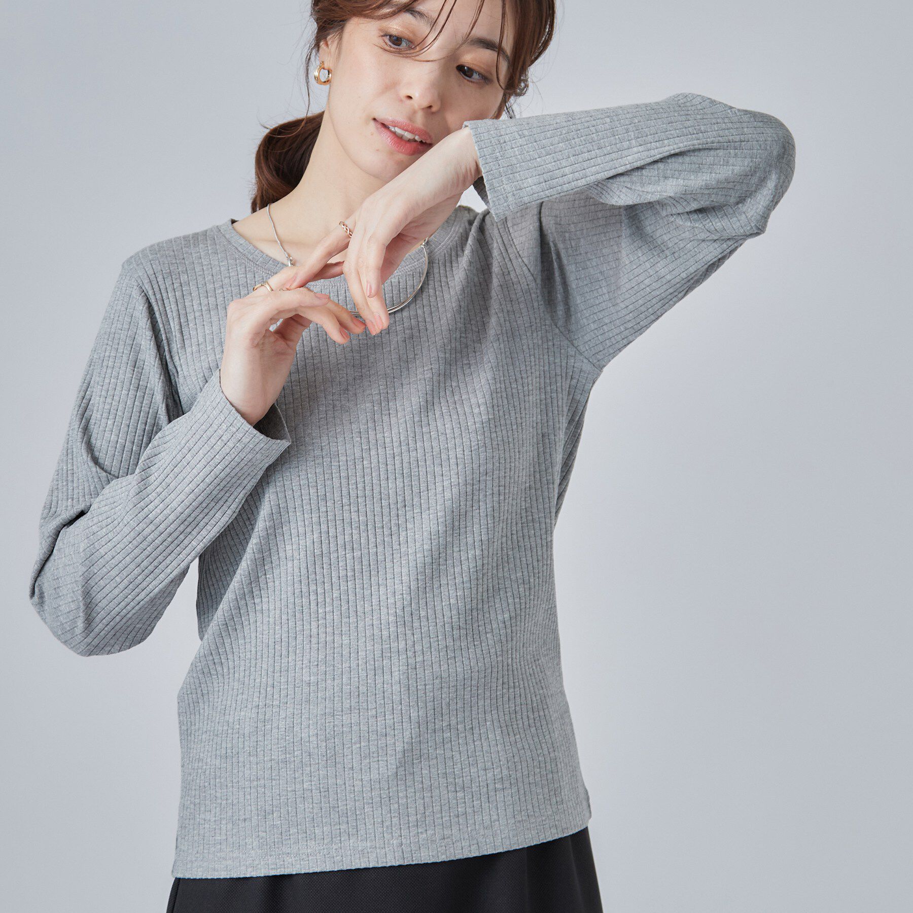 SHOO･LA･RUE「【S-LL】シンプルだから使いやすい すっきり見えの長袖トップス」|Tシャツ・カットソー|グレー(012)