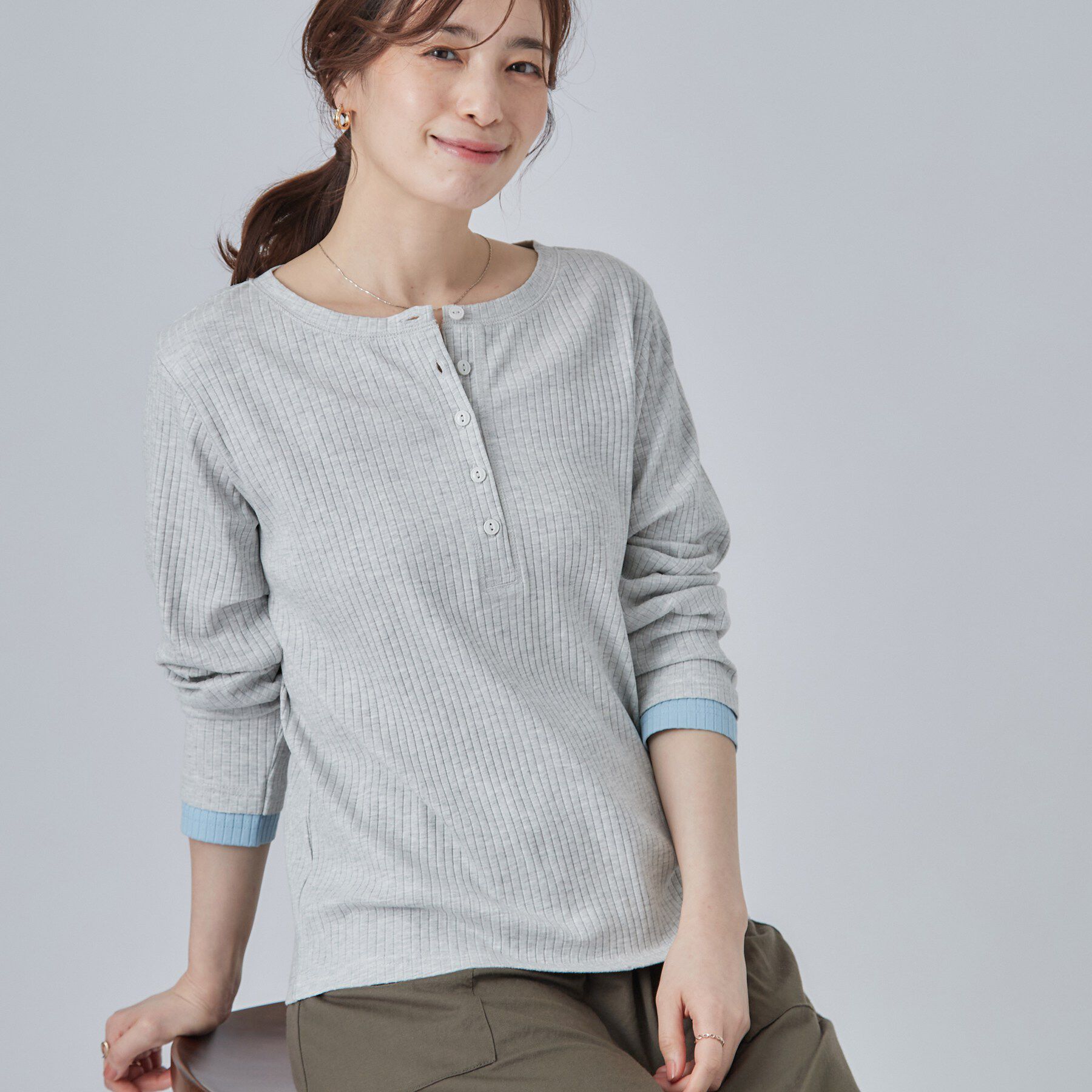 SHOO･LA･RUE「【洗濯機可/S-LL】縦ラインですっきり お袖配色リブトップス」|Tシャツ・カットソー|ライトグレー(011