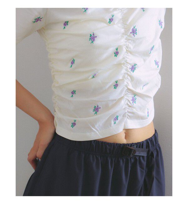Ray BEAMS 「フラワー 刺繍 シャーリング Tシャツ / 26SS 花柄 洗える コンパクトTシャツ」|Tシャツ・カットソー|