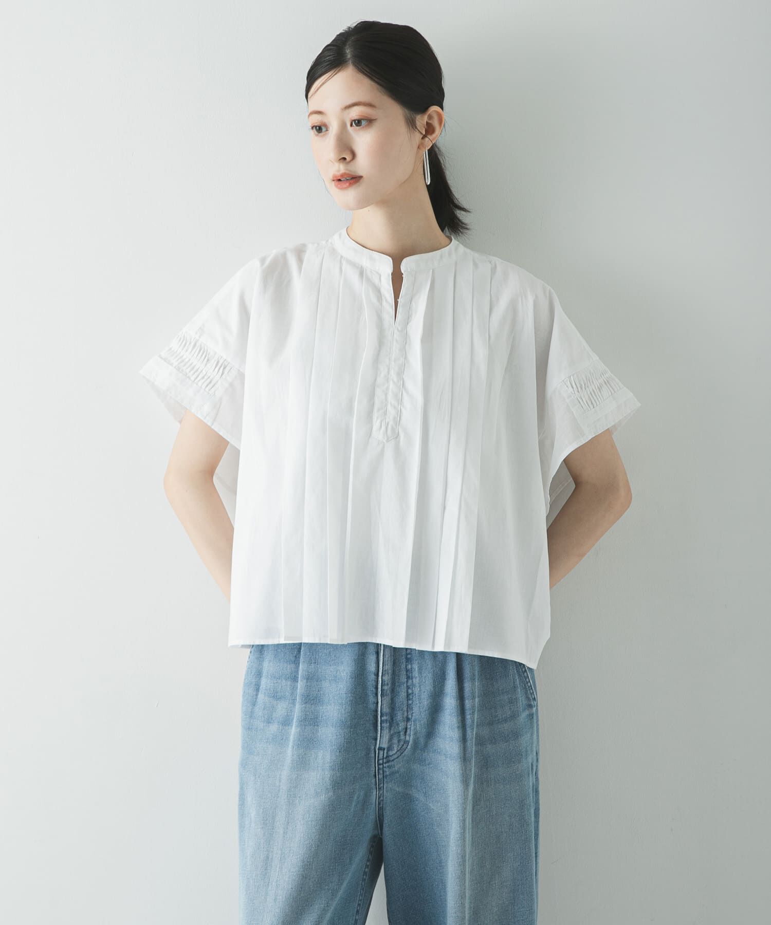 URBAN RESEARCH「ハーフスリーブタックショートシャツ」|シャツ・ブラウス|オフホワイト